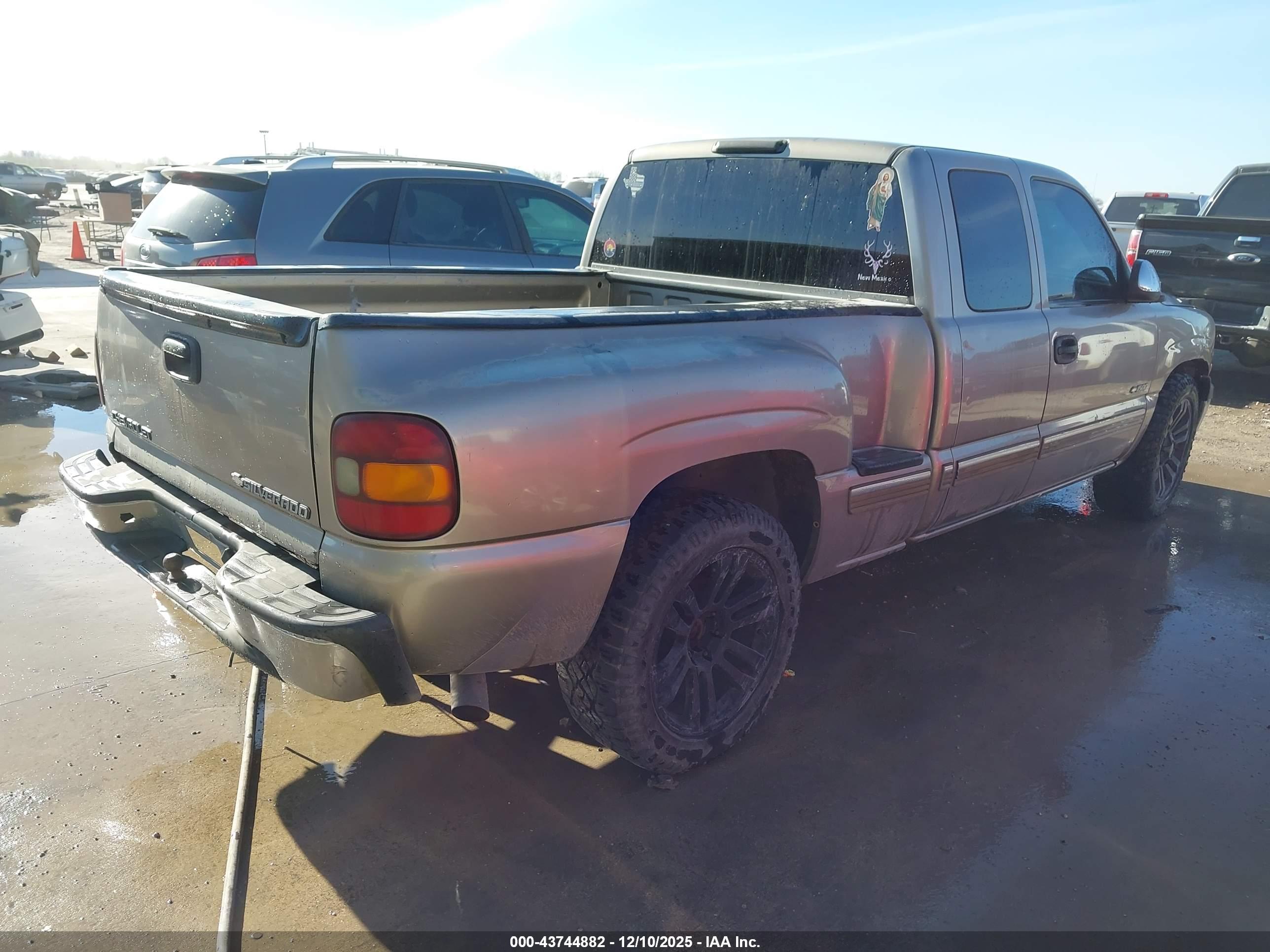 CHEVROLET SILVERADO image 4