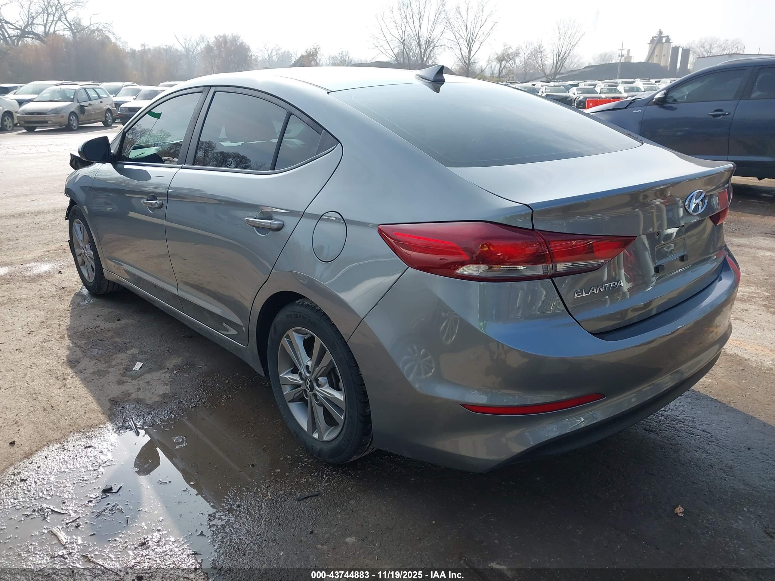 HYUNDAI ELANTRA image 3