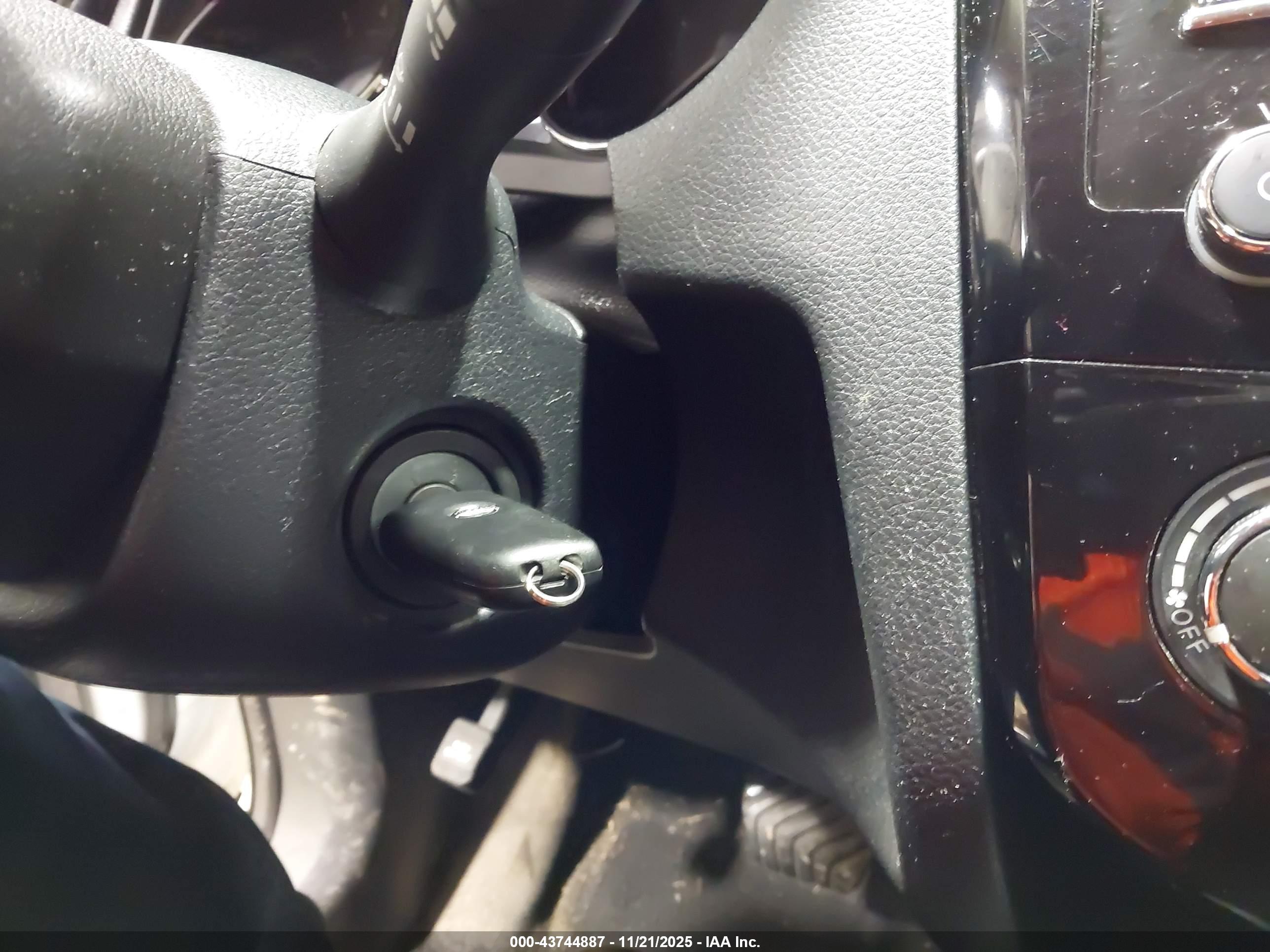 NISSAN ROGUE image 11