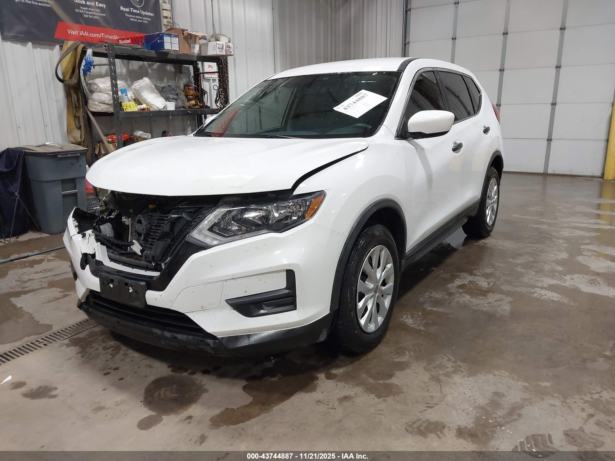 NISSAN ROGUE image 2