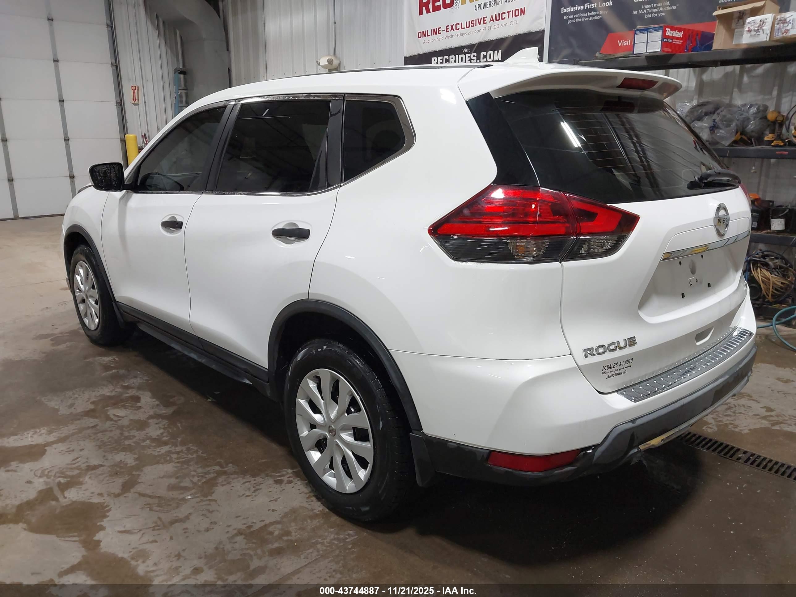 NISSAN ROGUE image 3