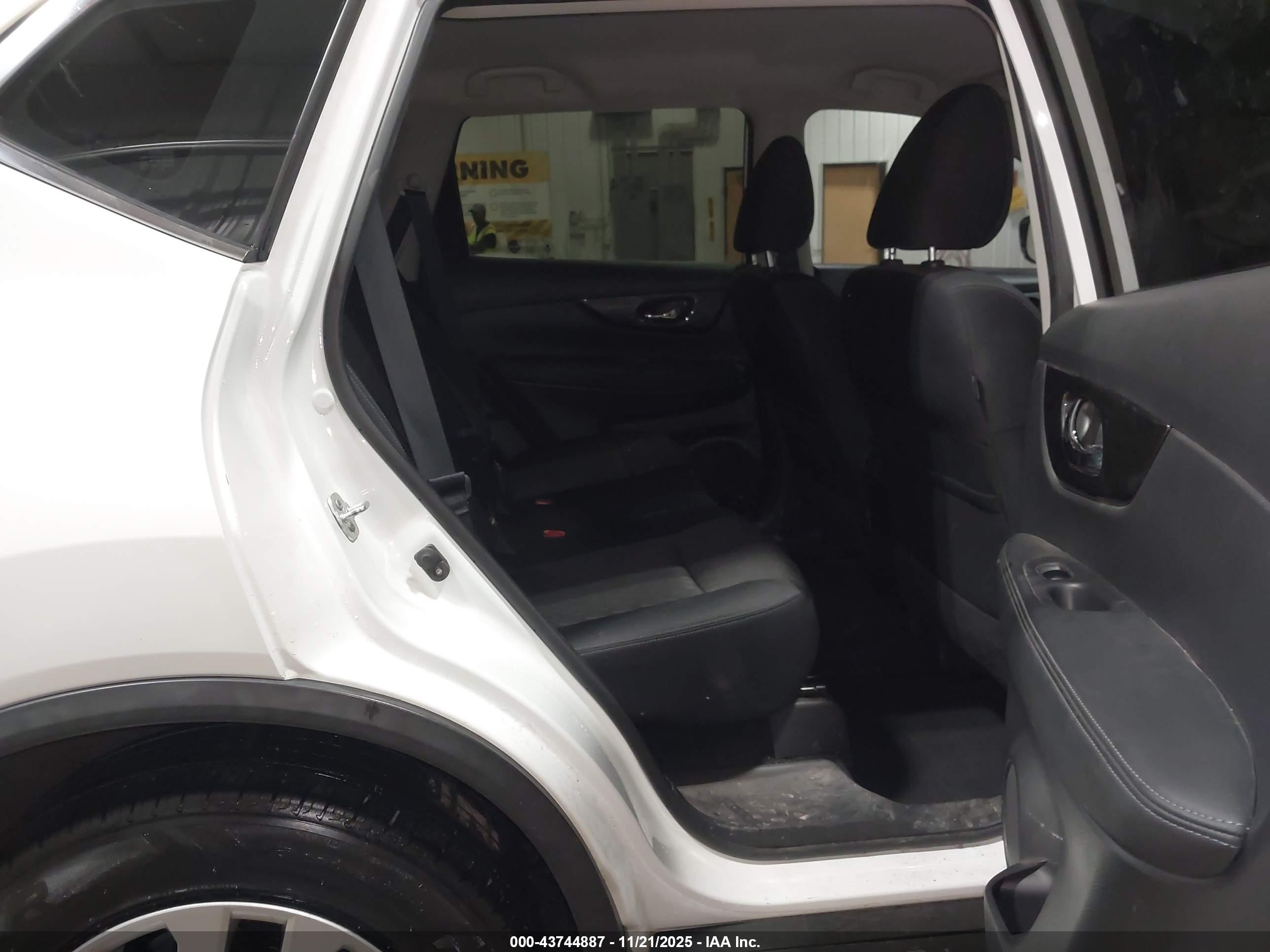 NISSAN ROGUE image 8