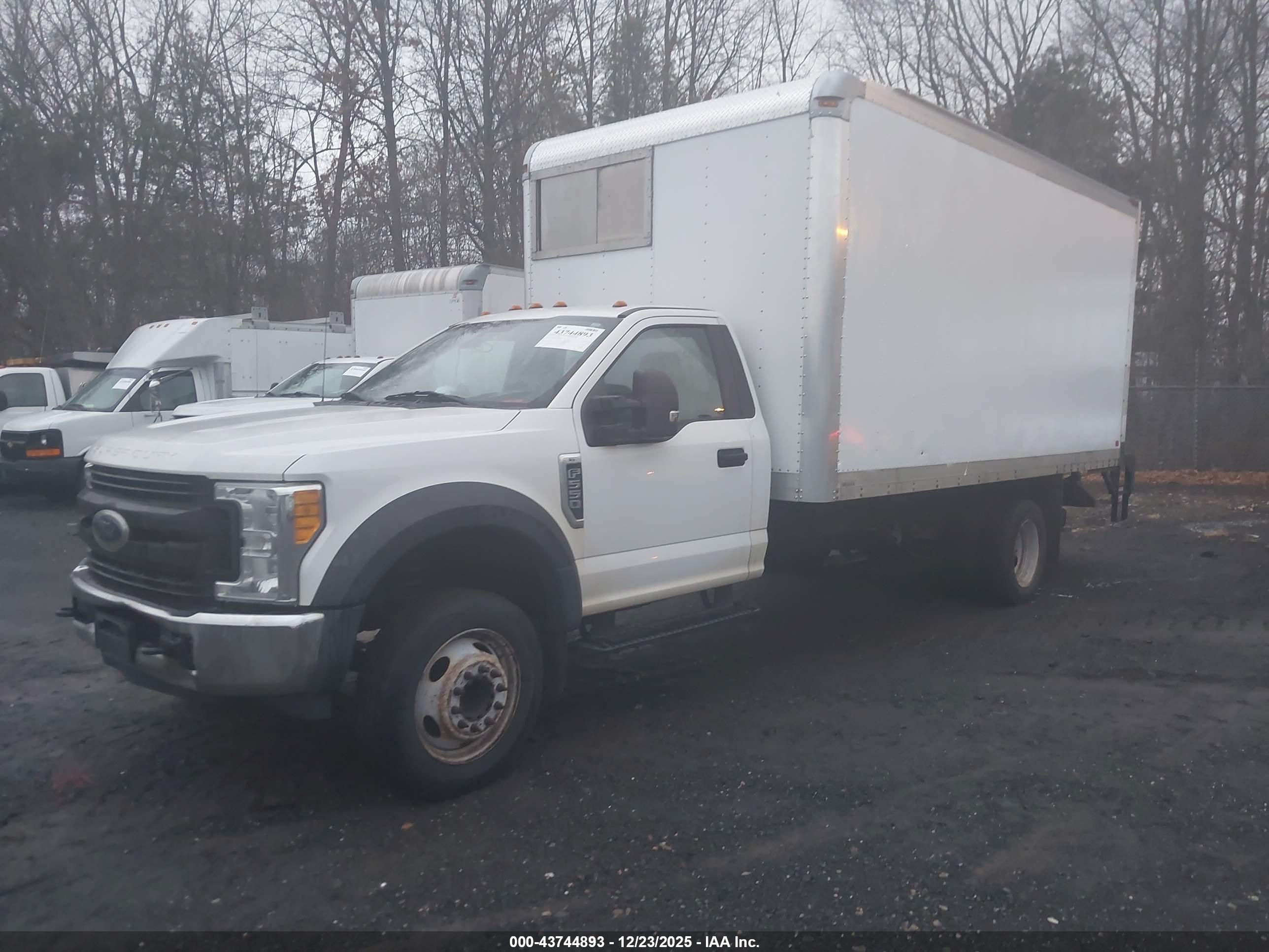 FORD F-550 image 2