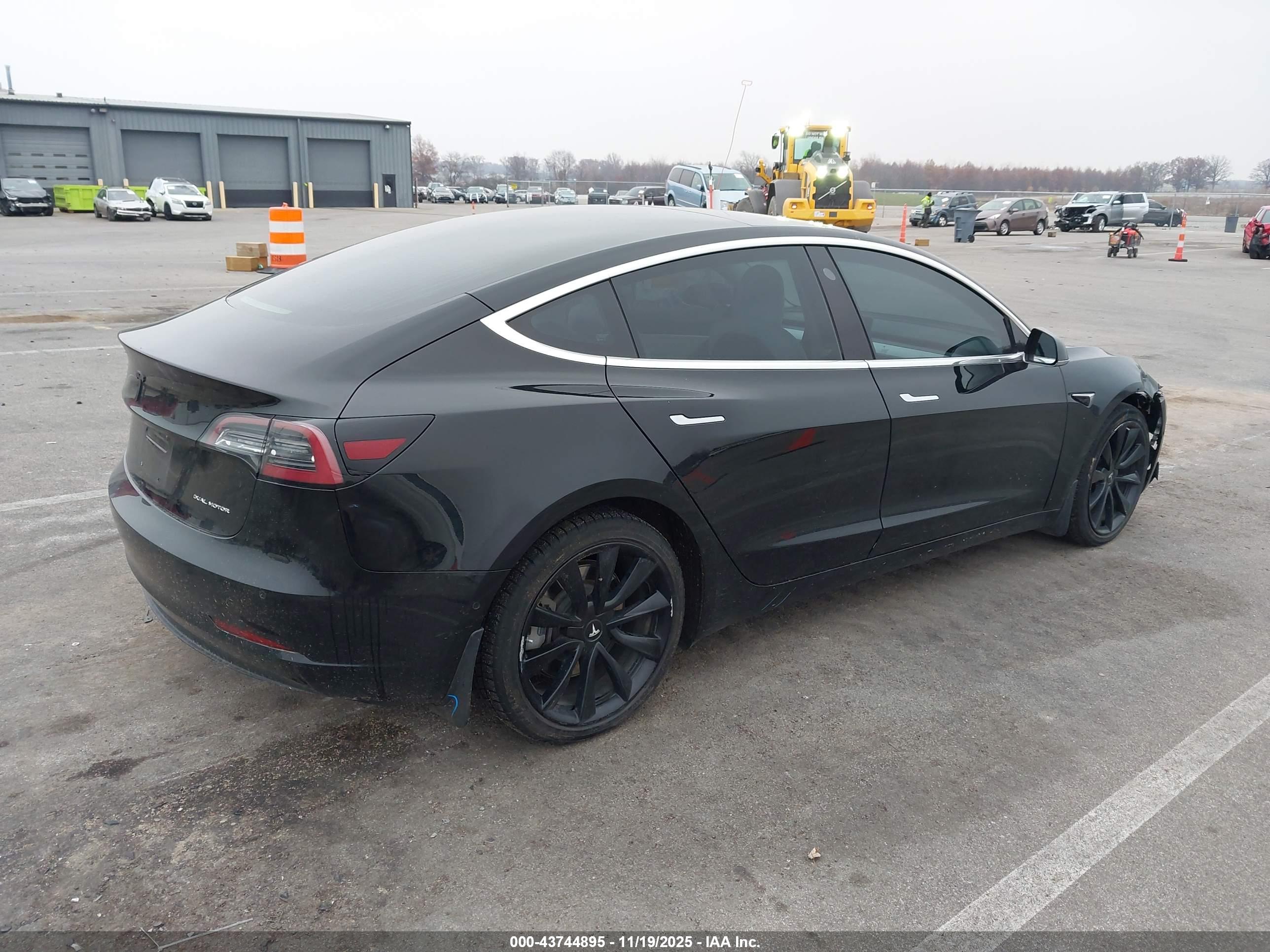 TESLA MODEL image 4