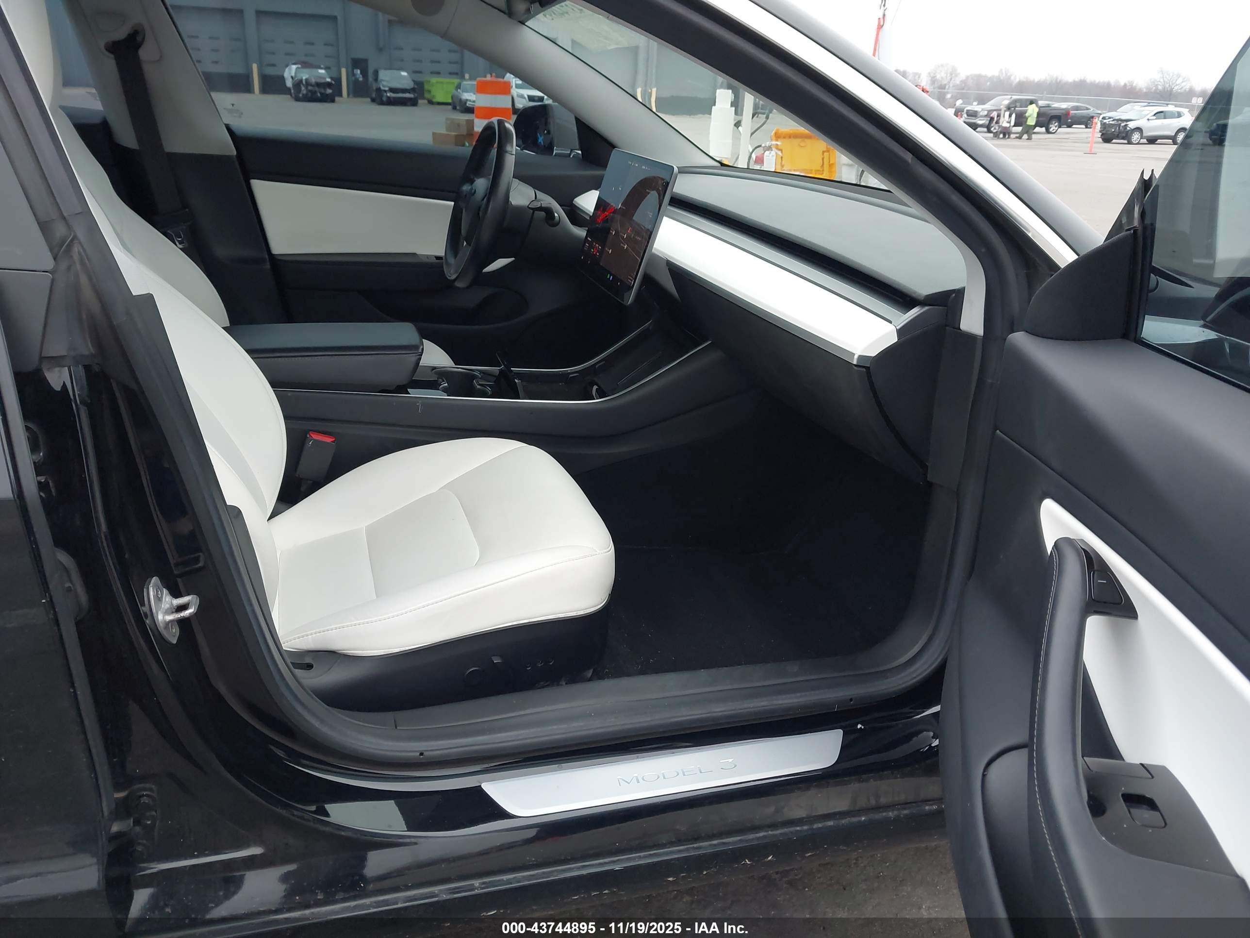 TESLA MODEL image 5