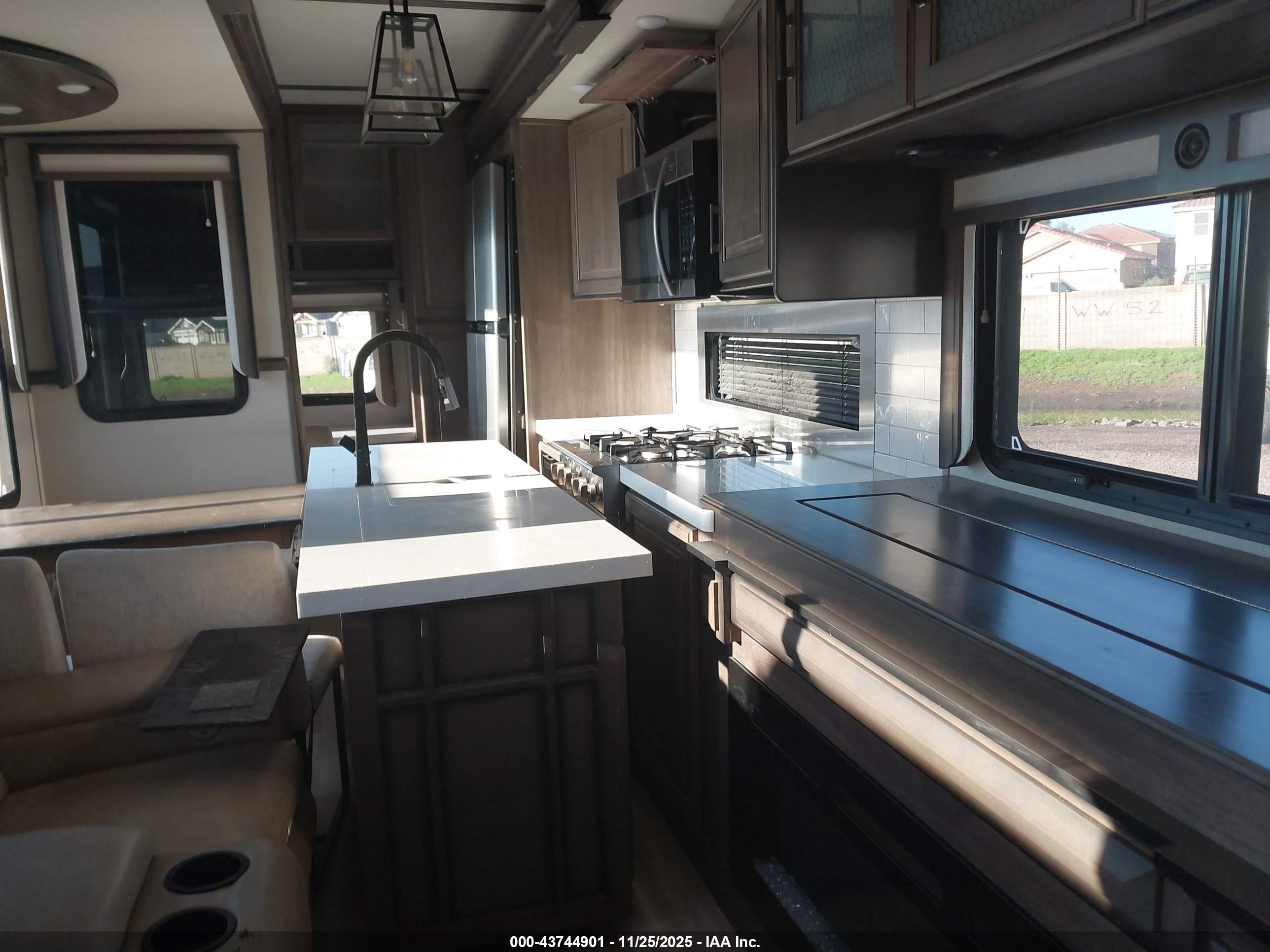 GRAND DESIGN image 8