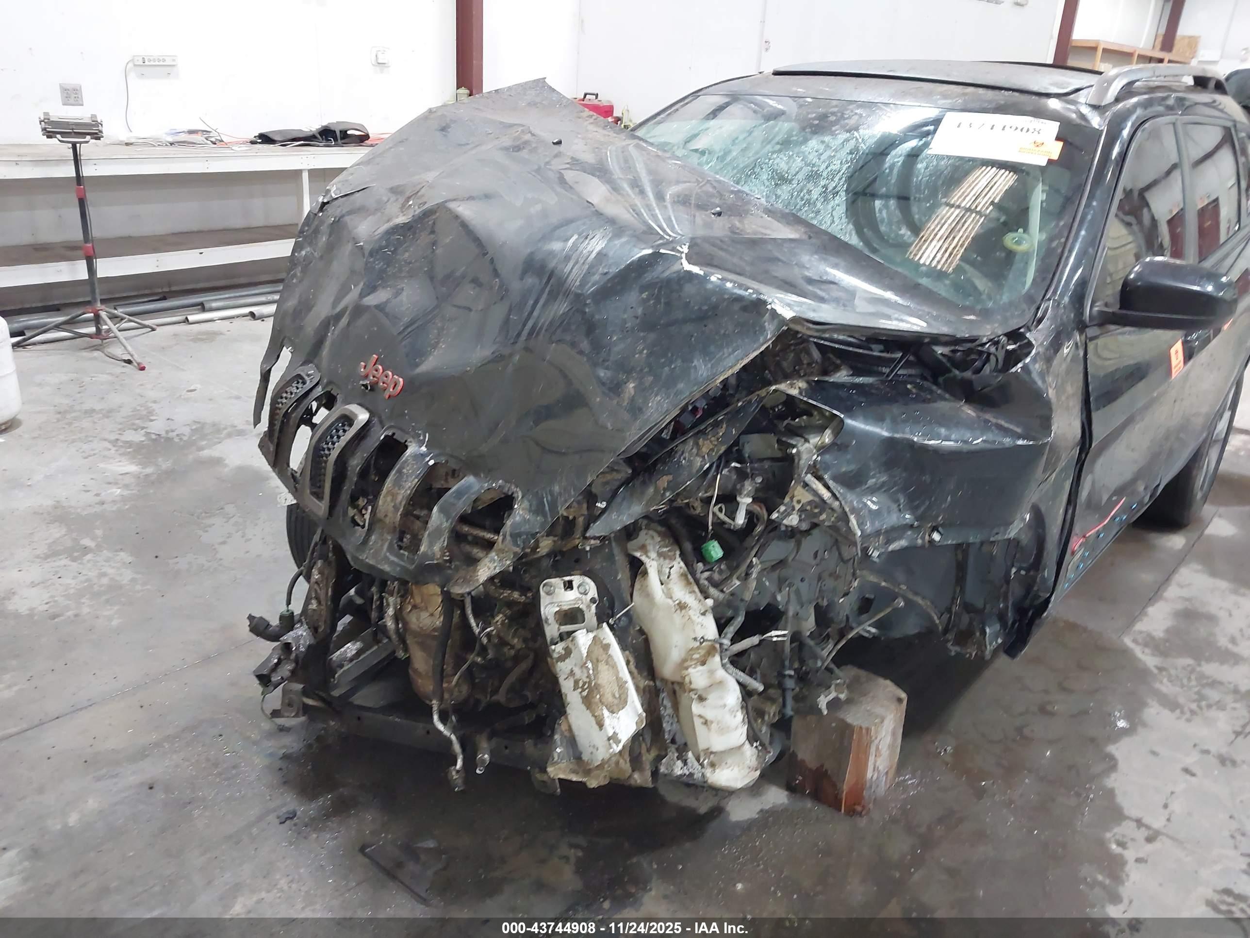 JEEP CHEROKEE image 6