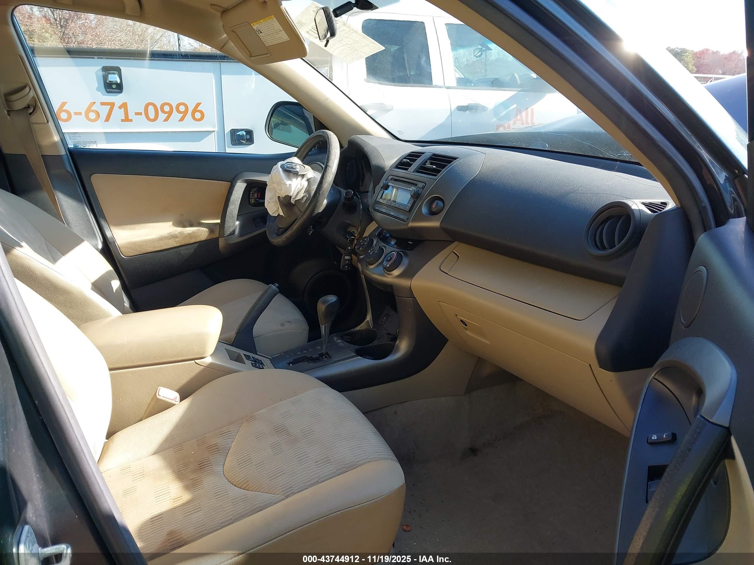 TOYOTA RAV4 image 5