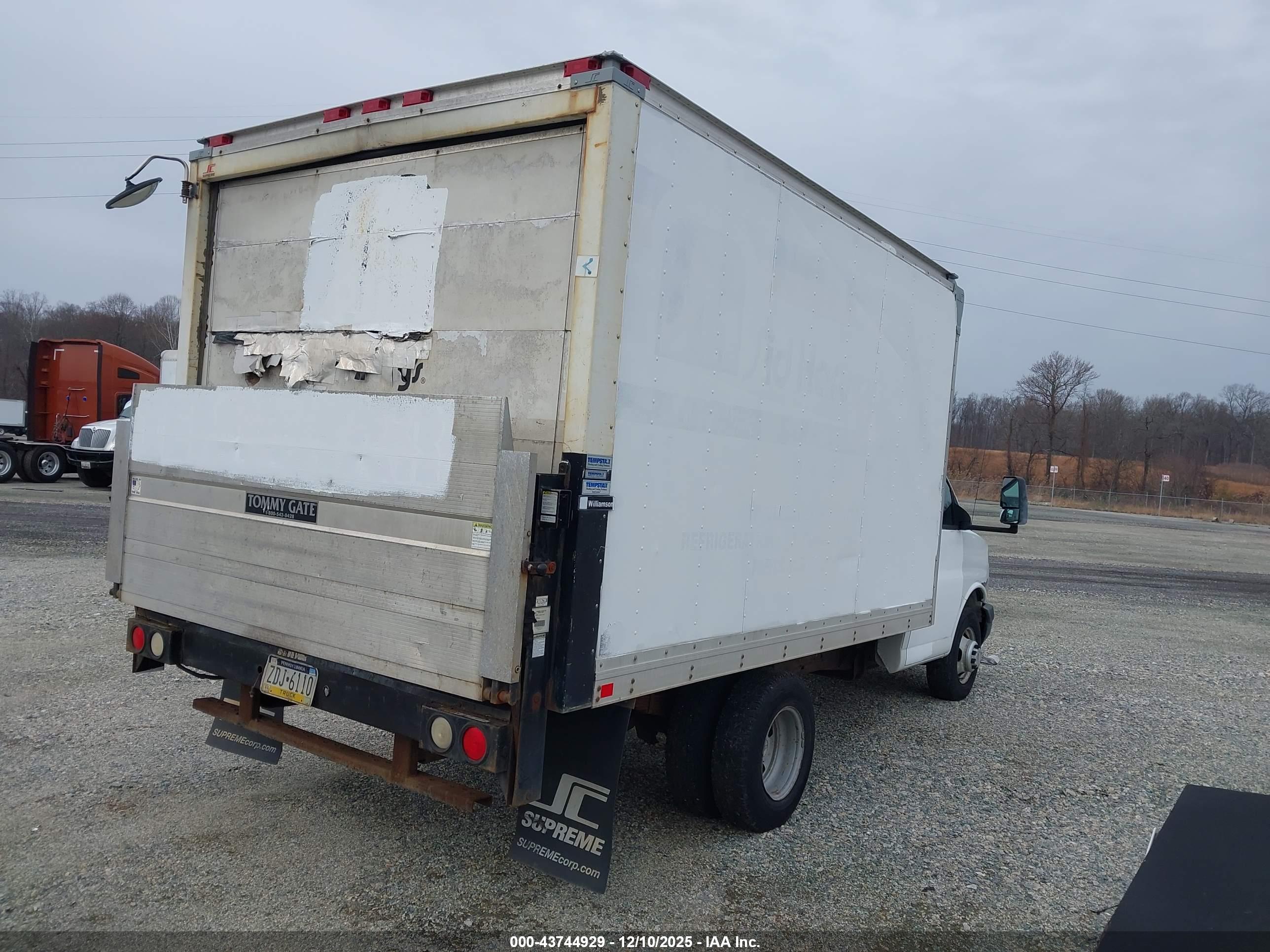 CHEVROLET EXPRESS image 4
