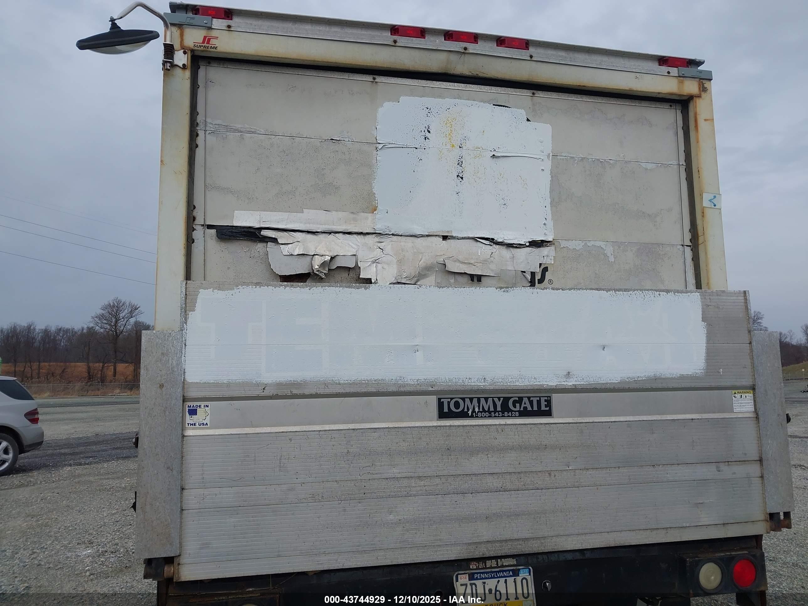CHEVROLET EXPRESS image 7