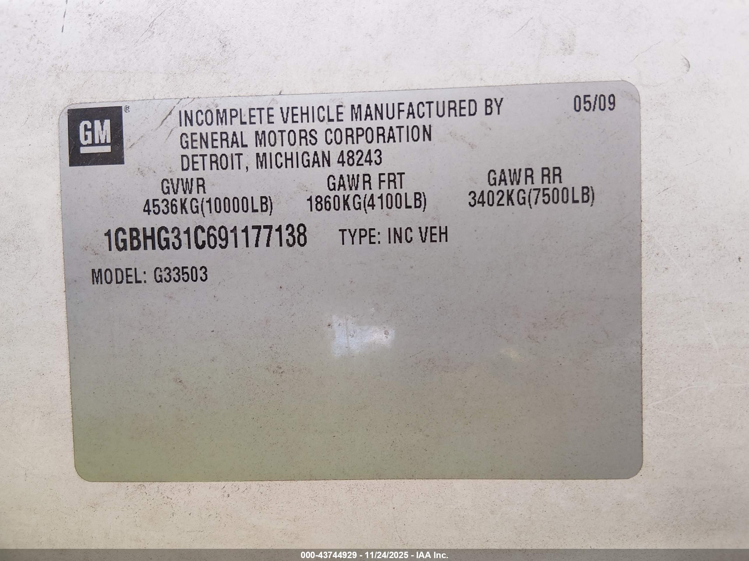 CHEVROLET EXPRESS image 9