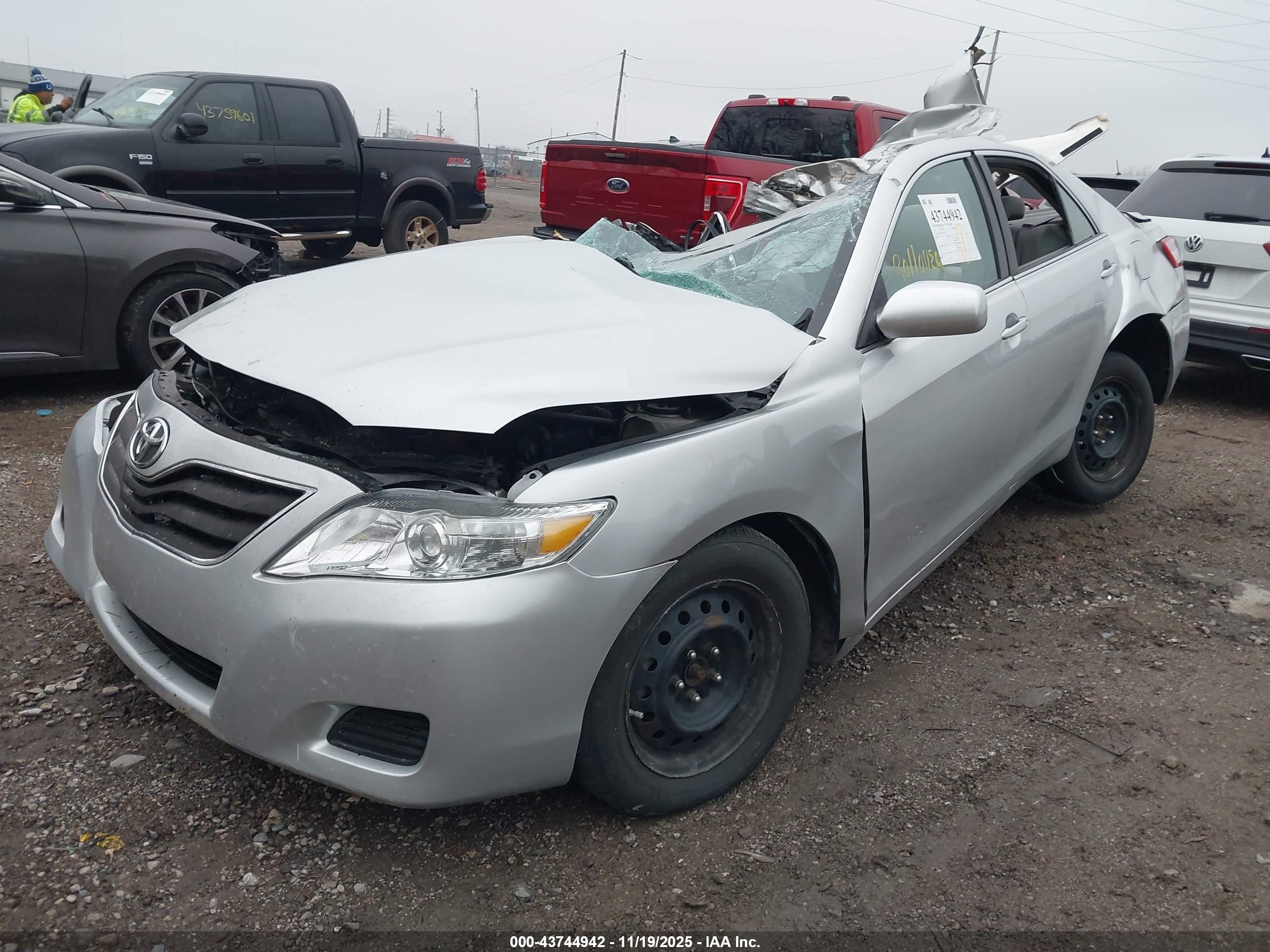 TOYOTA CAMRY image 2