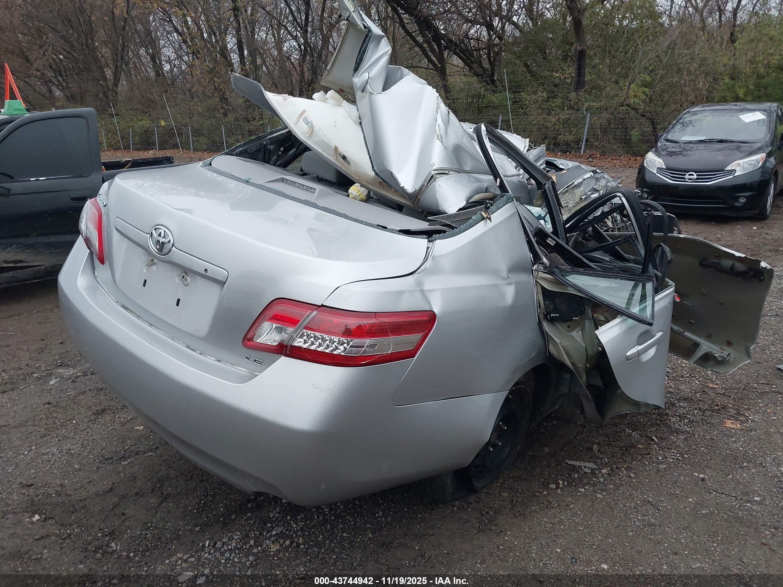 TOYOTA CAMRY image 4