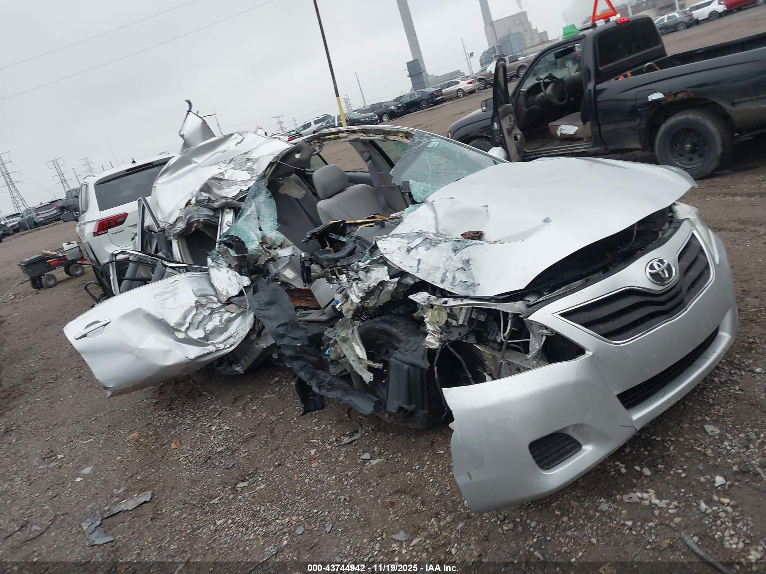 TOYOTA CAMRY image 6