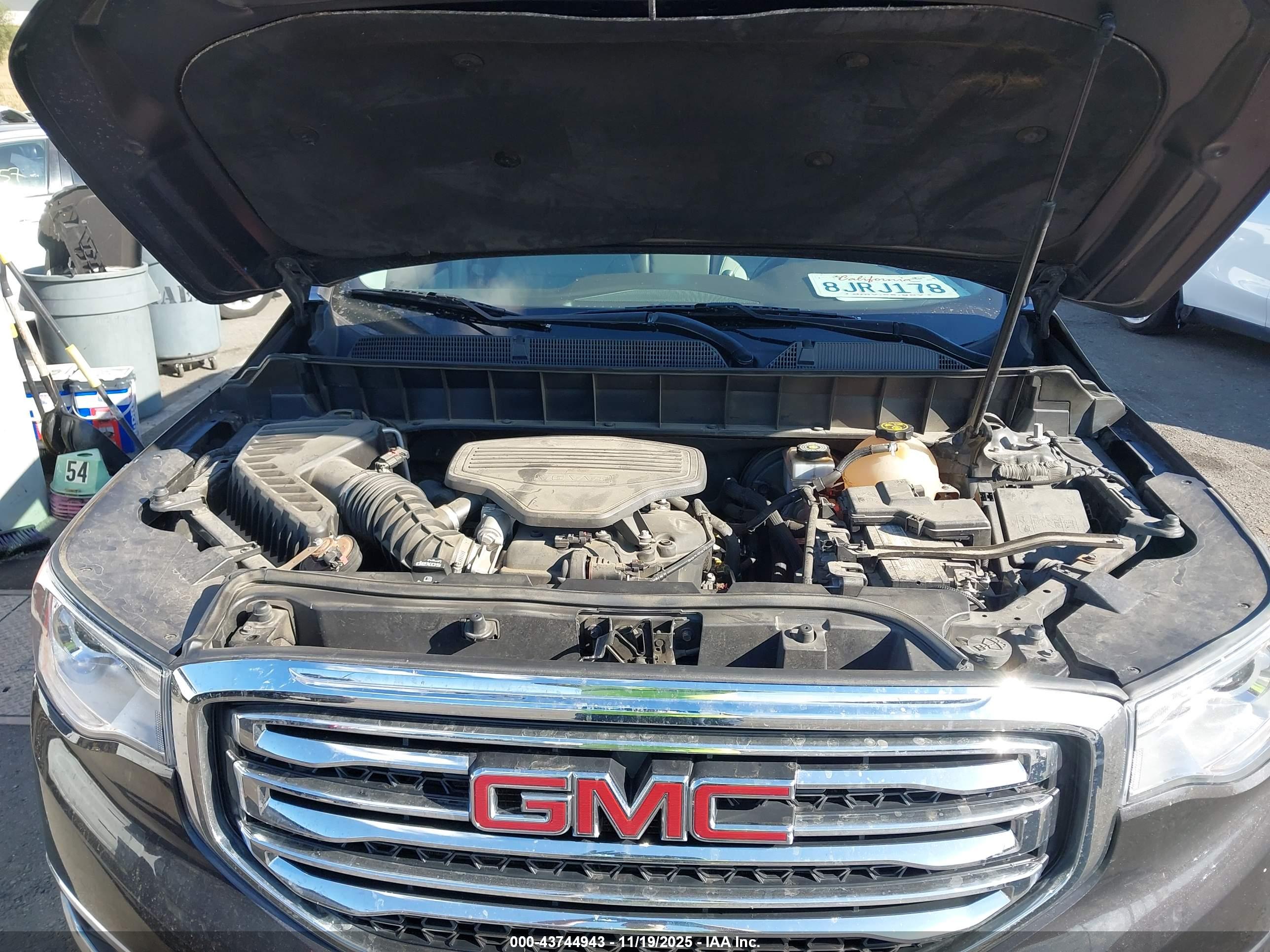 GMC ACADIA image 10