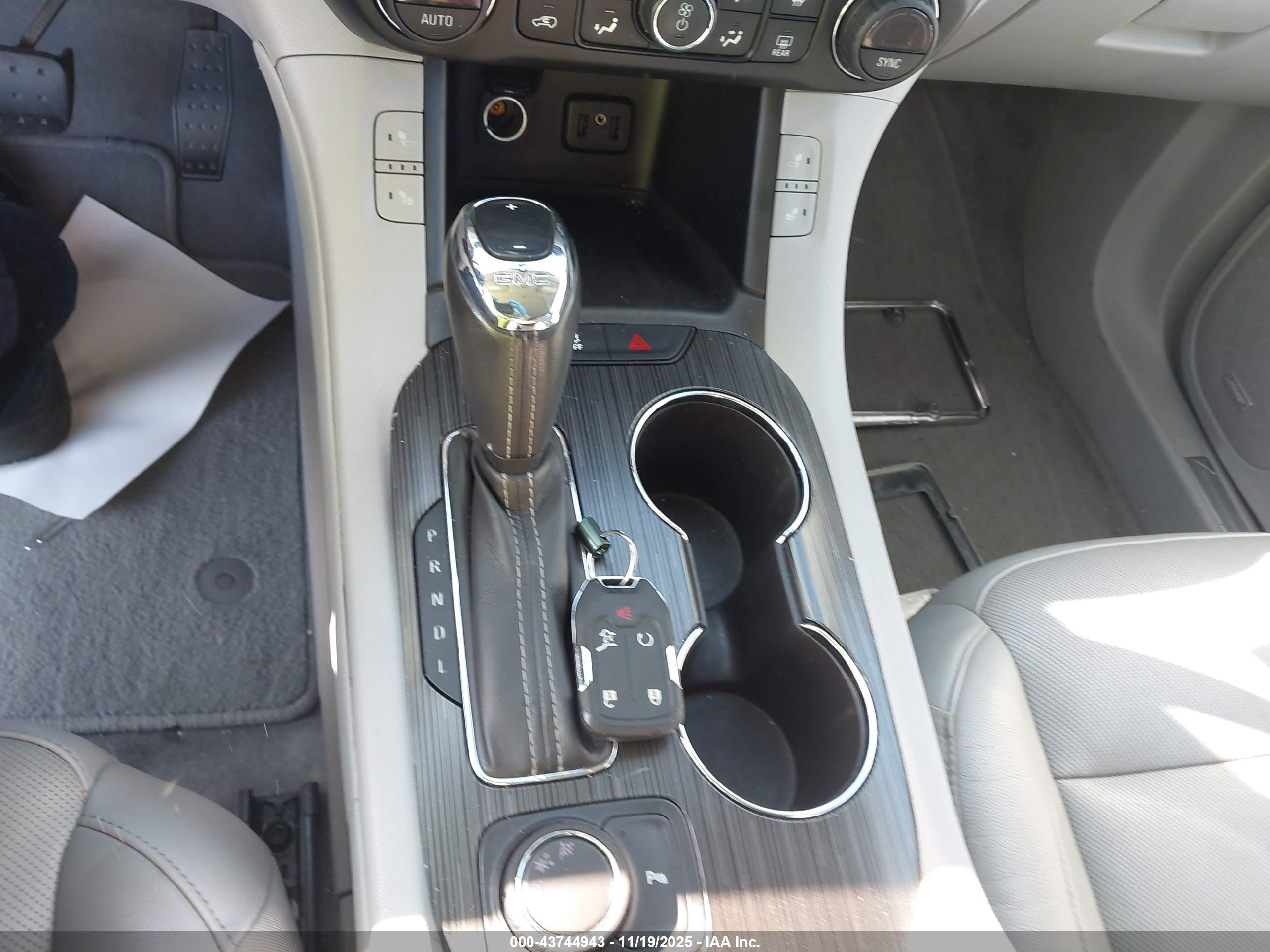 GMC ACADIA image 11