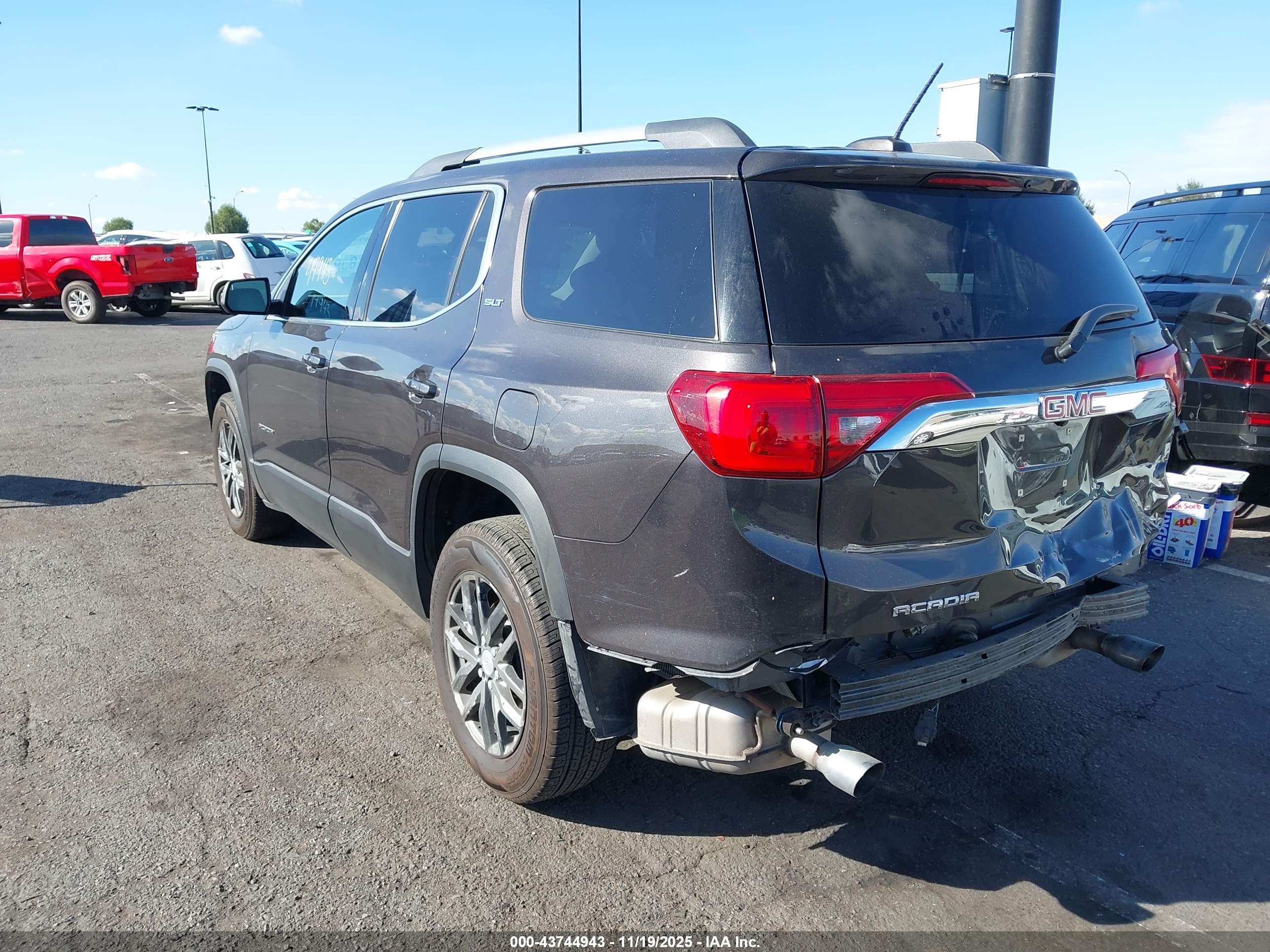 GMC ACADIA image 3