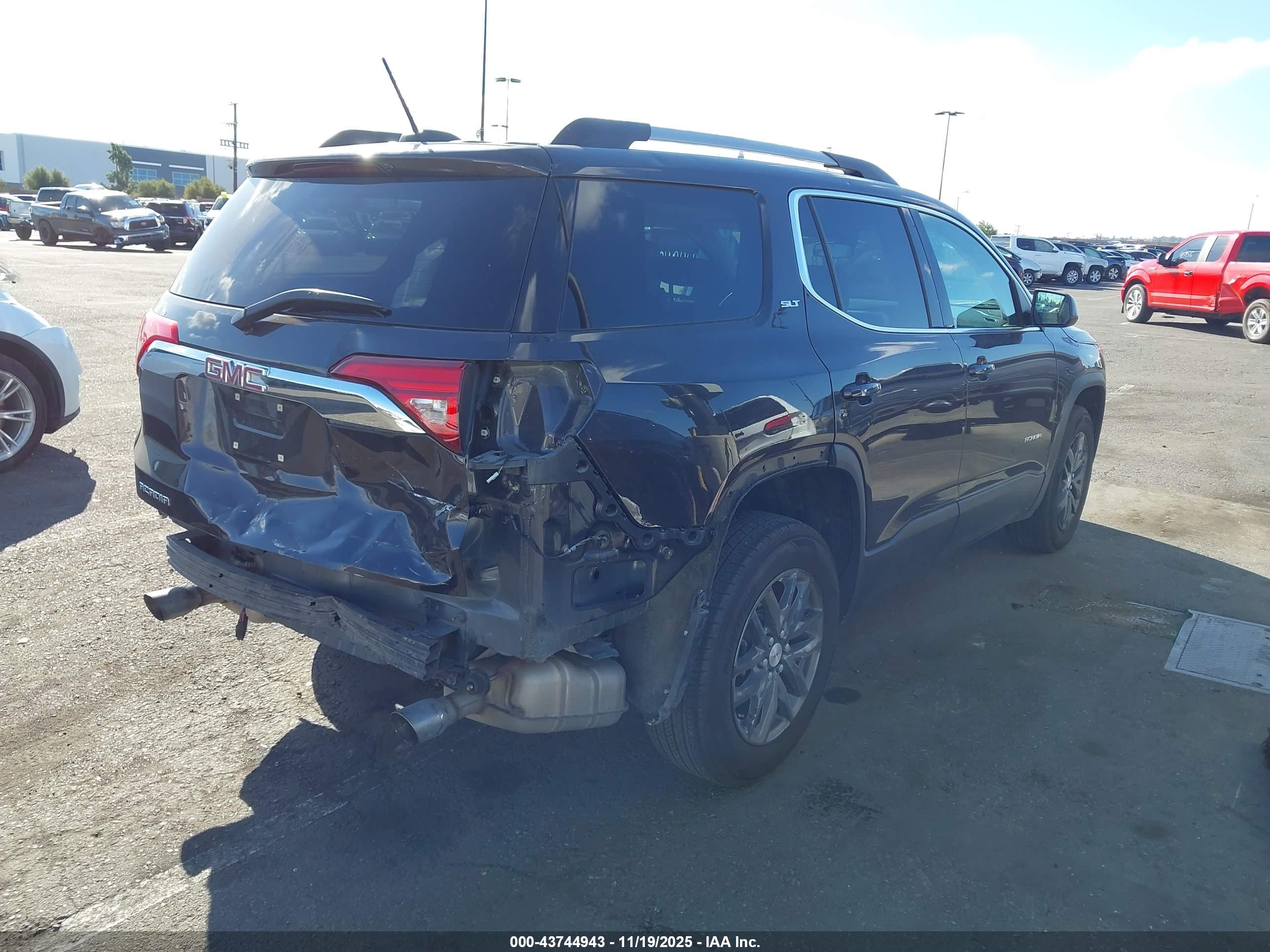 GMC ACADIA image 4