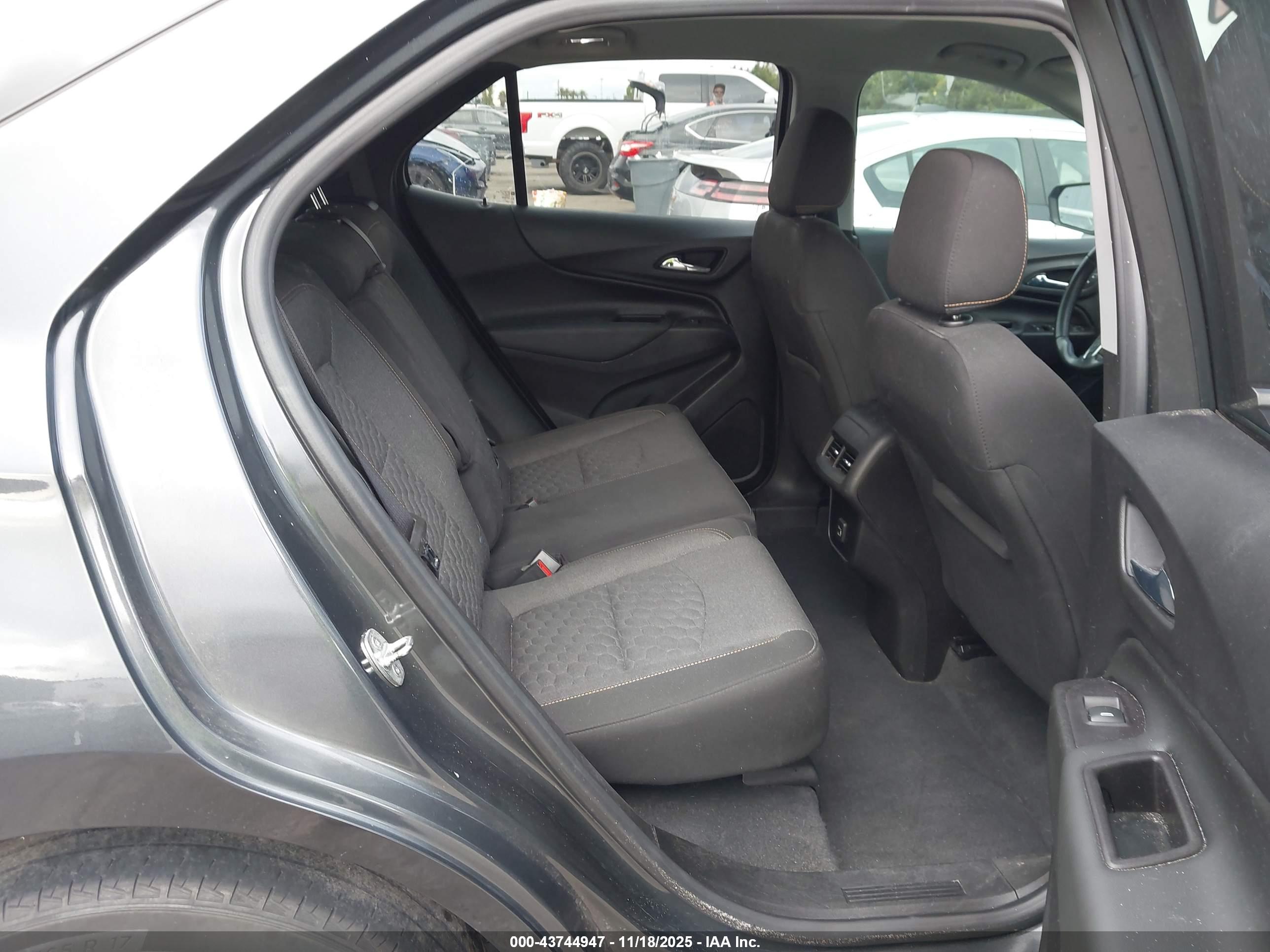 CHEVROLET EQUINOX image 8