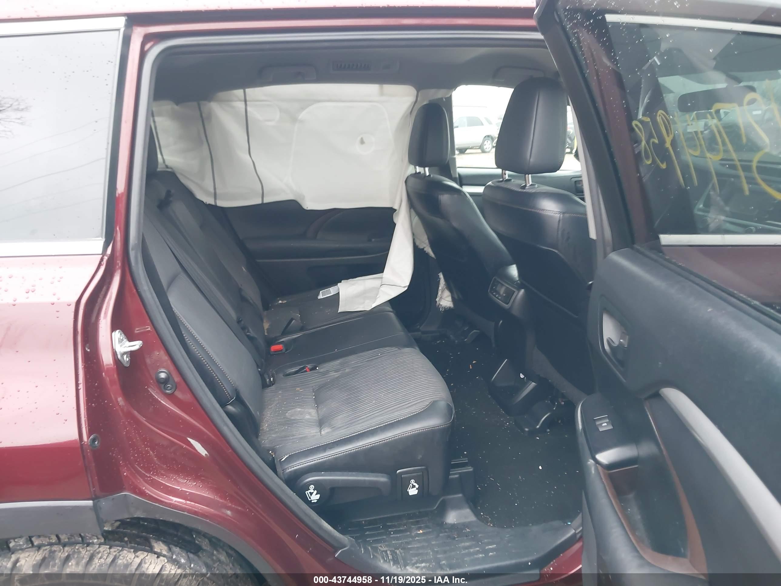 TOYOTA HIGHLANDER image 8