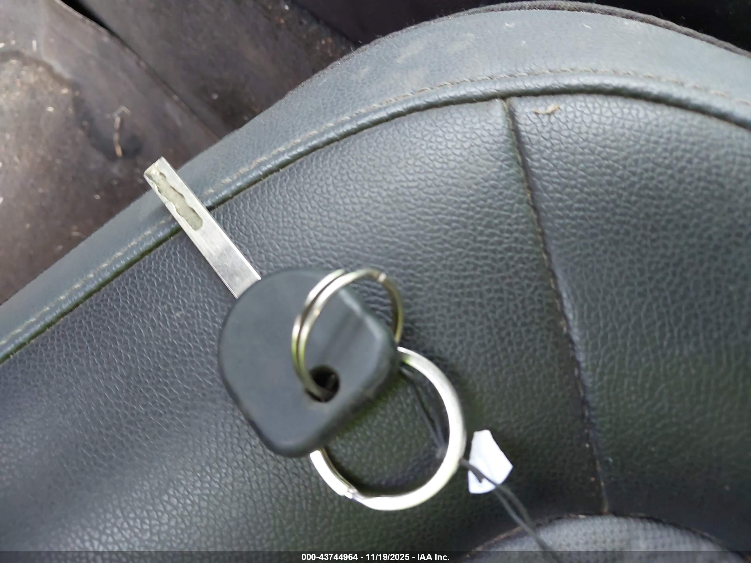 CHEVROLET COLORADO image 11