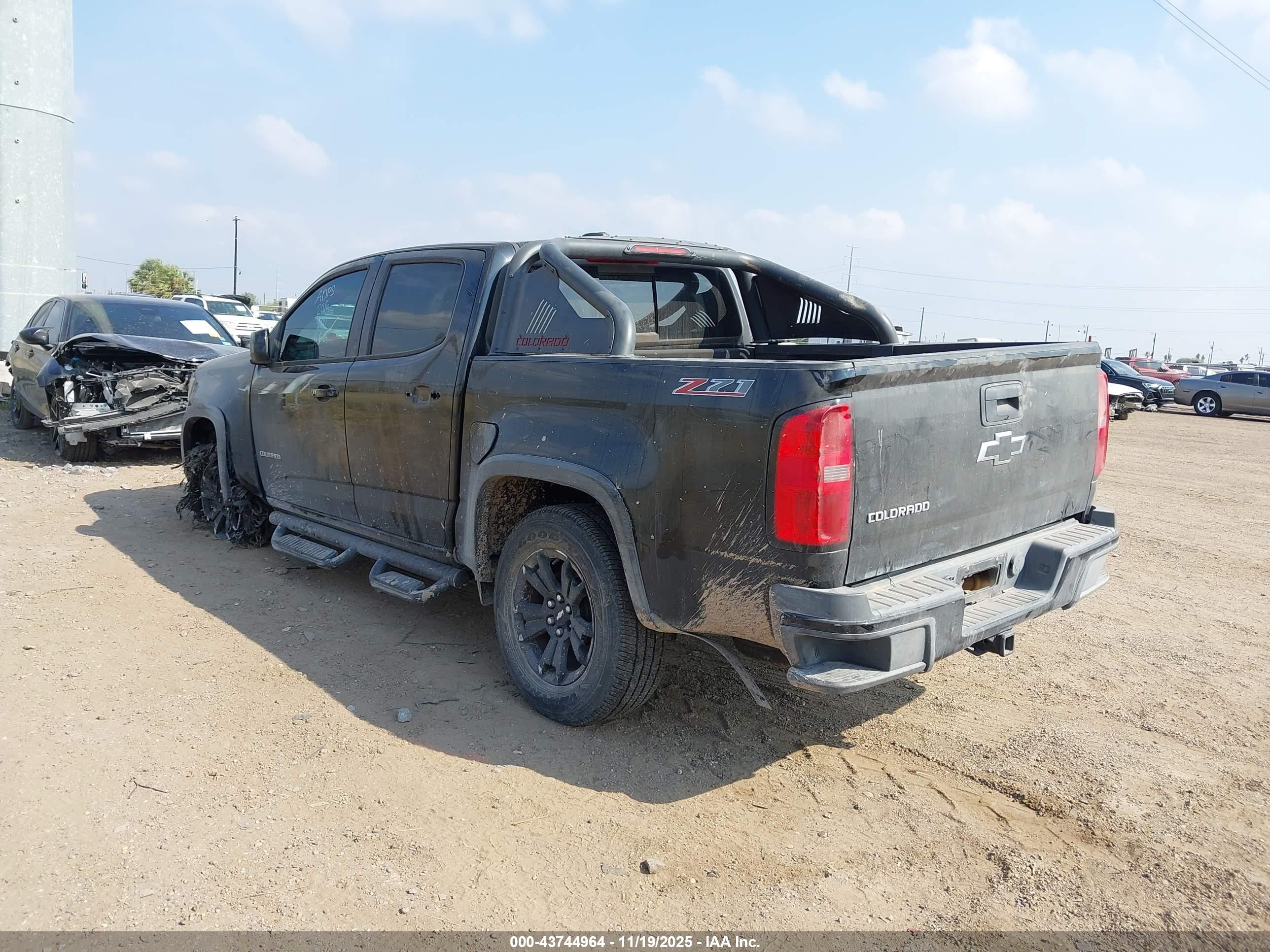 CHEVROLET COLORADO image 3