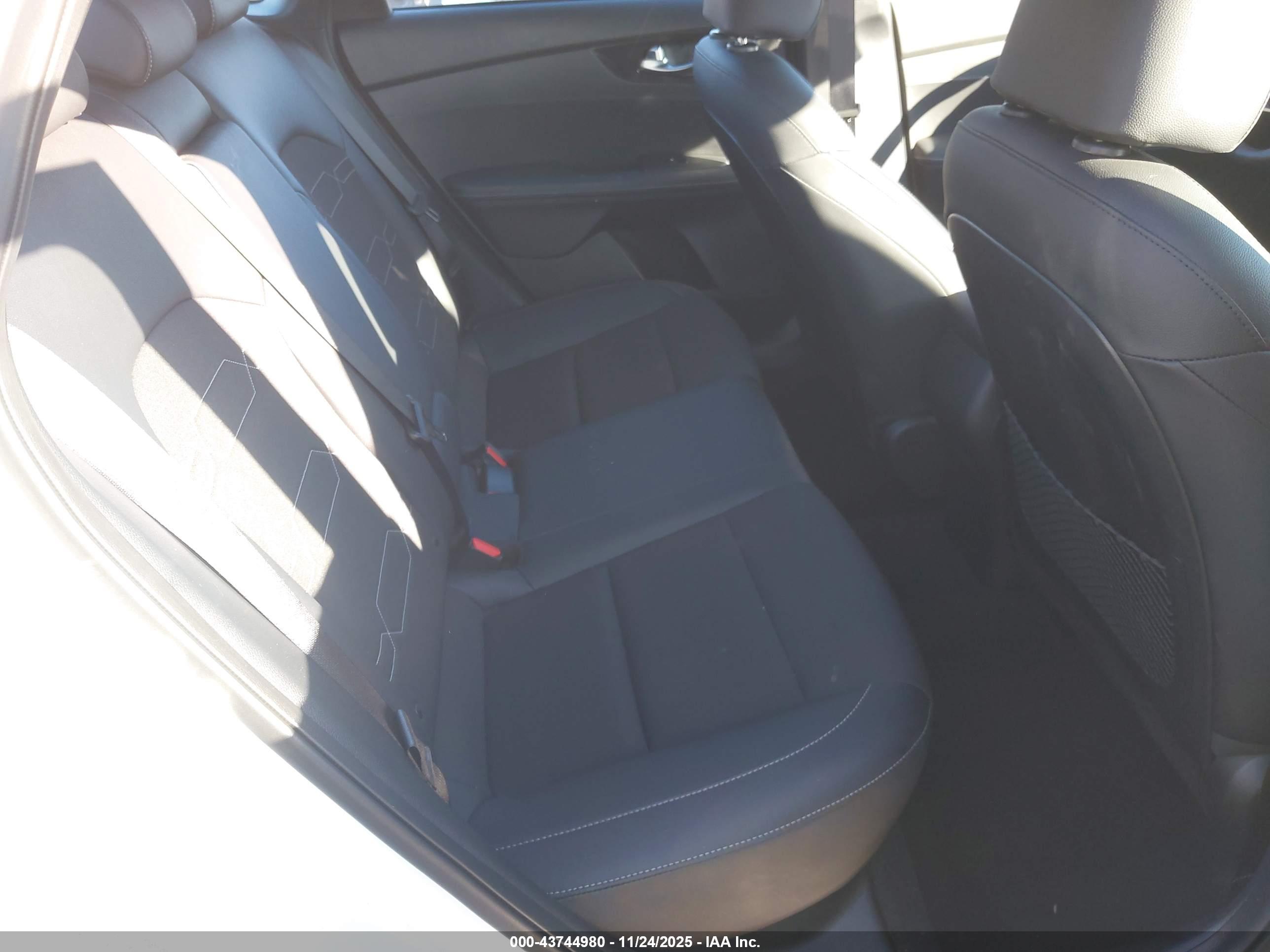 KIA FORTE image 8