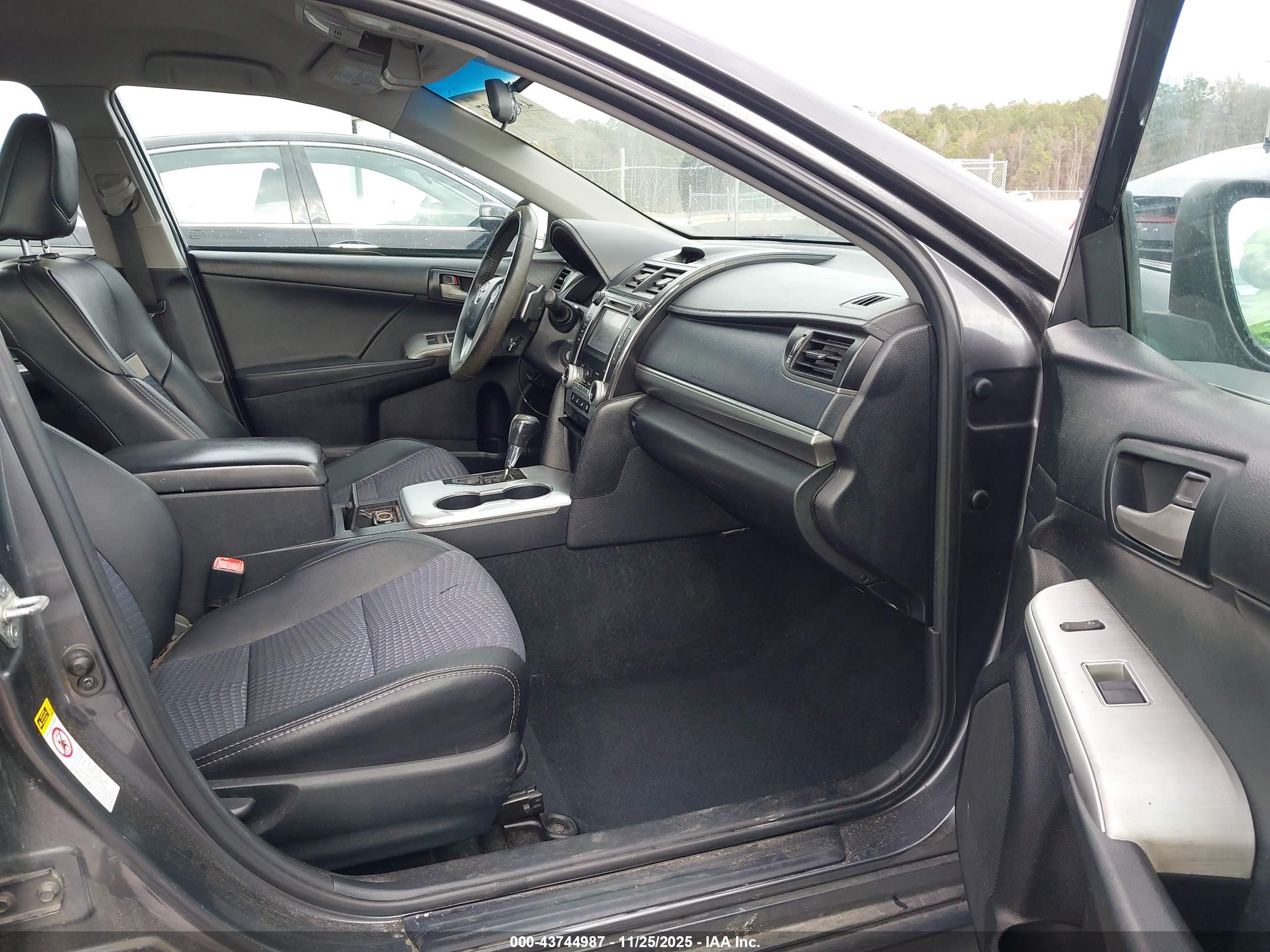 TOYOTA CAMRY image 5