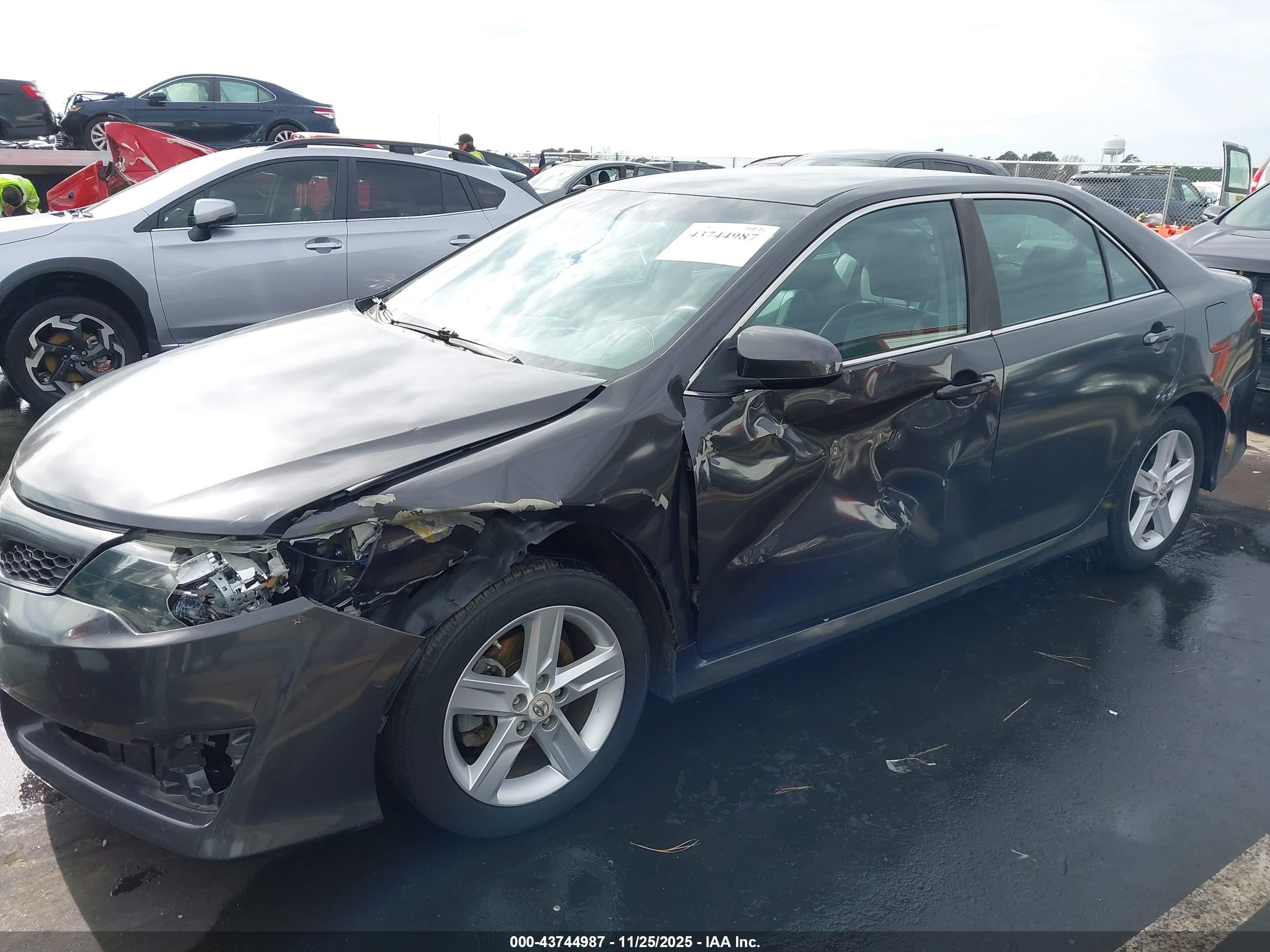 TOYOTA CAMRY image 6