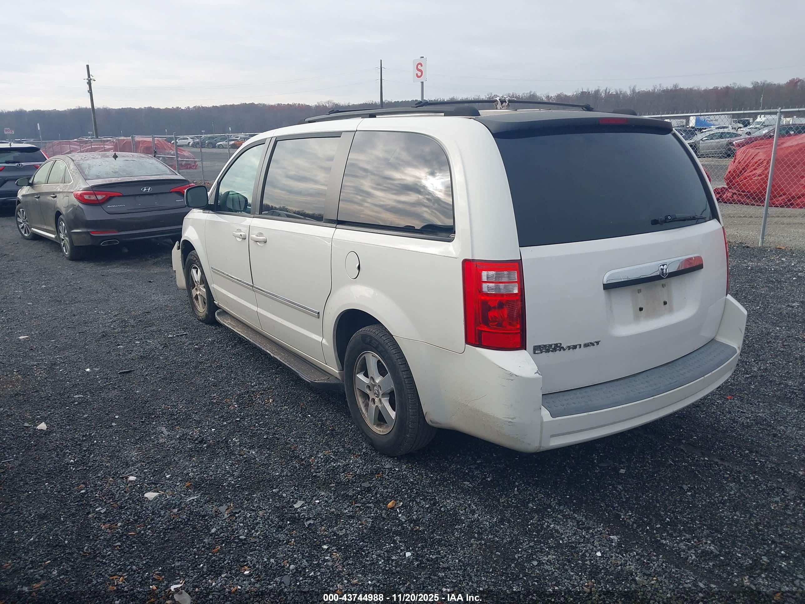 DODGE GRAND image 3