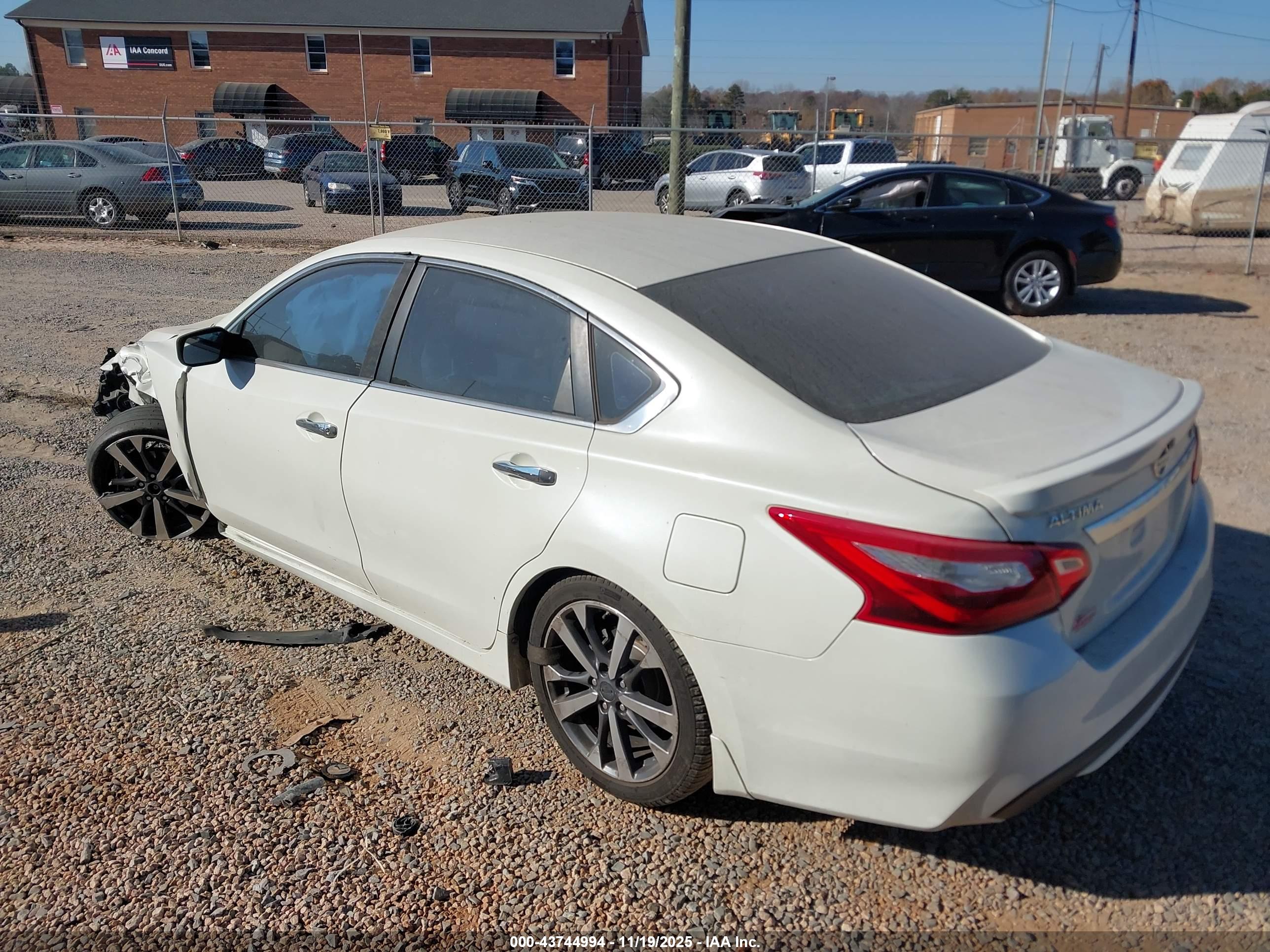 NISSAN ALTIMA image 3