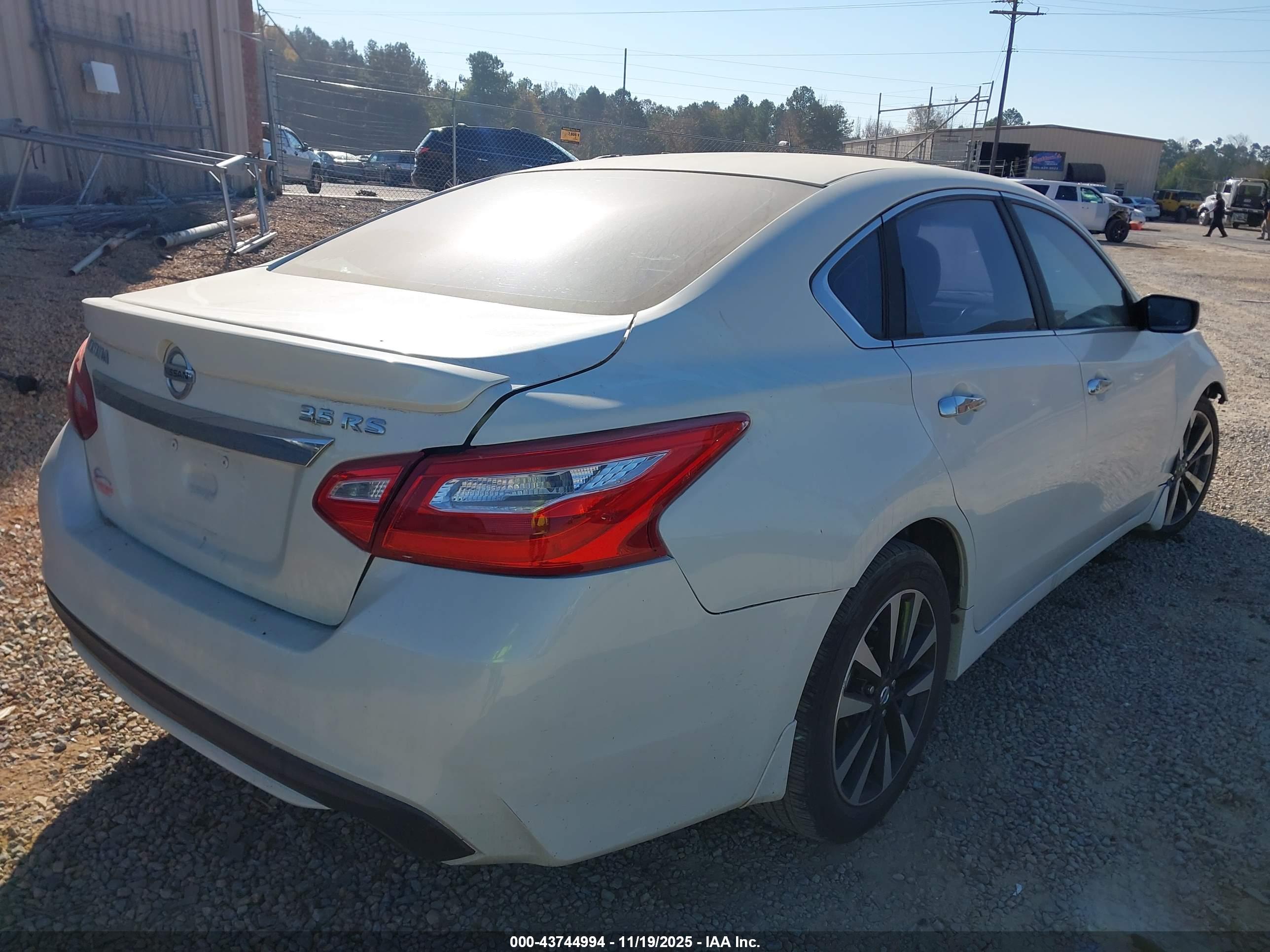 NISSAN ALTIMA image 4