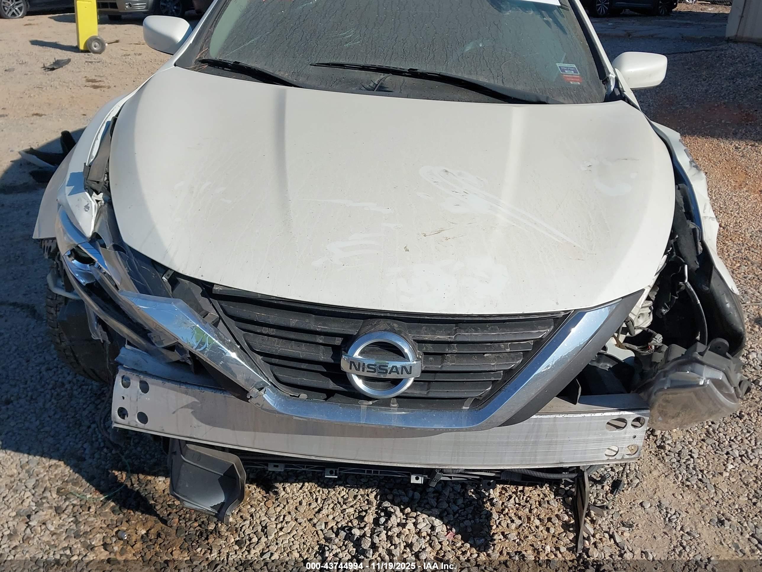 NISSAN ALTIMA image 6