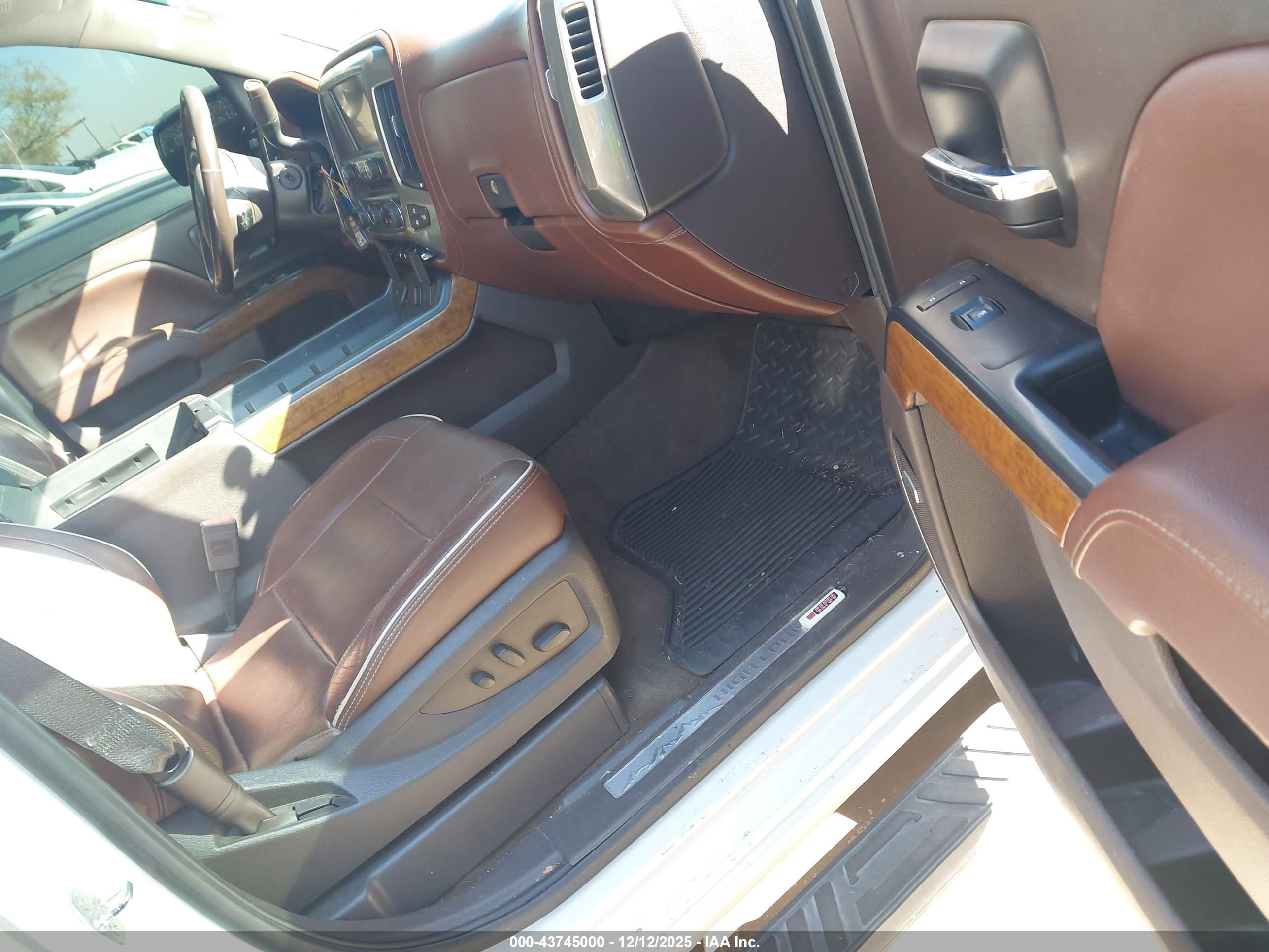 CHEVROLET SILVERADO image 5