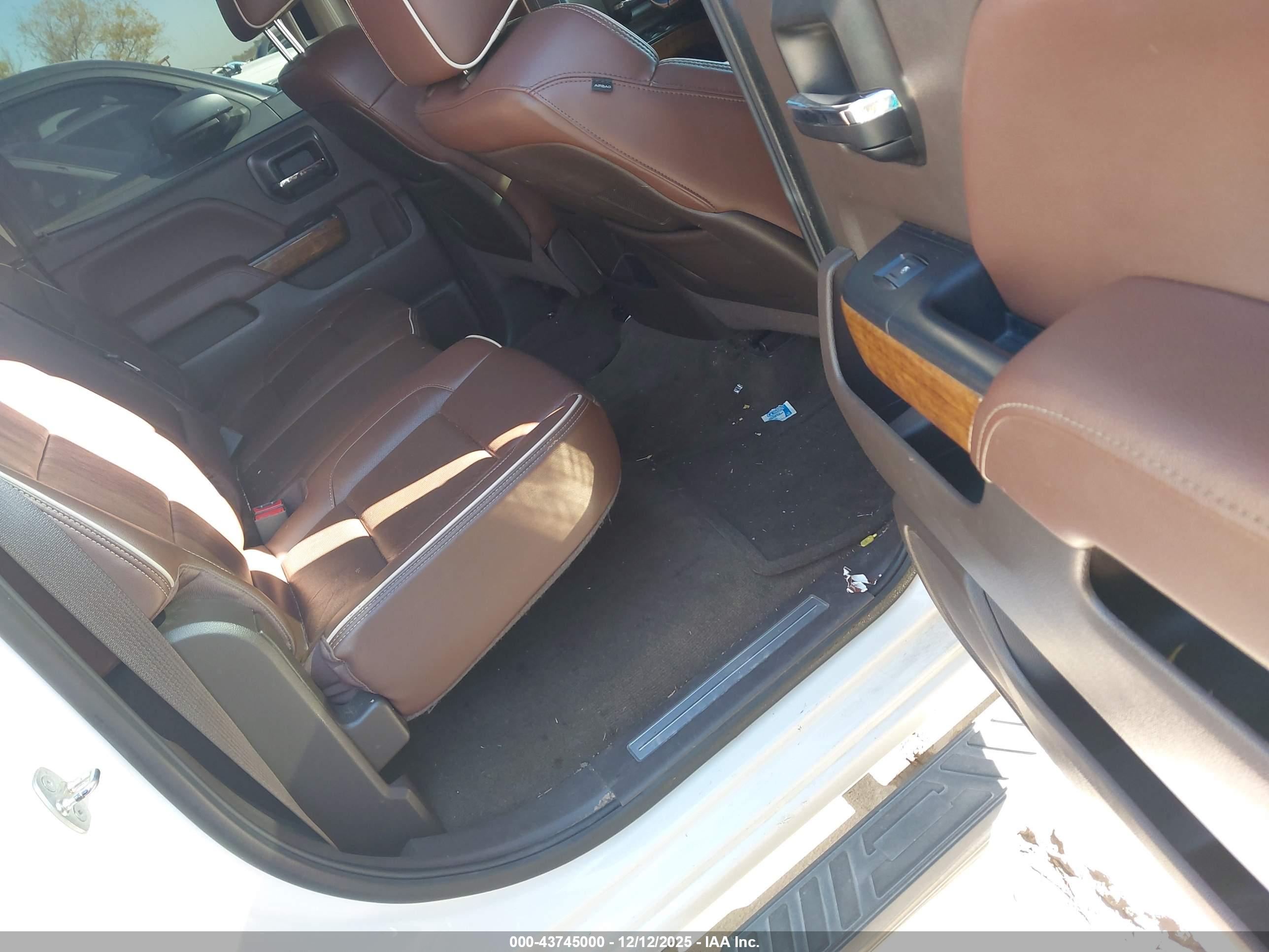 CHEVROLET SILVERADO image 8