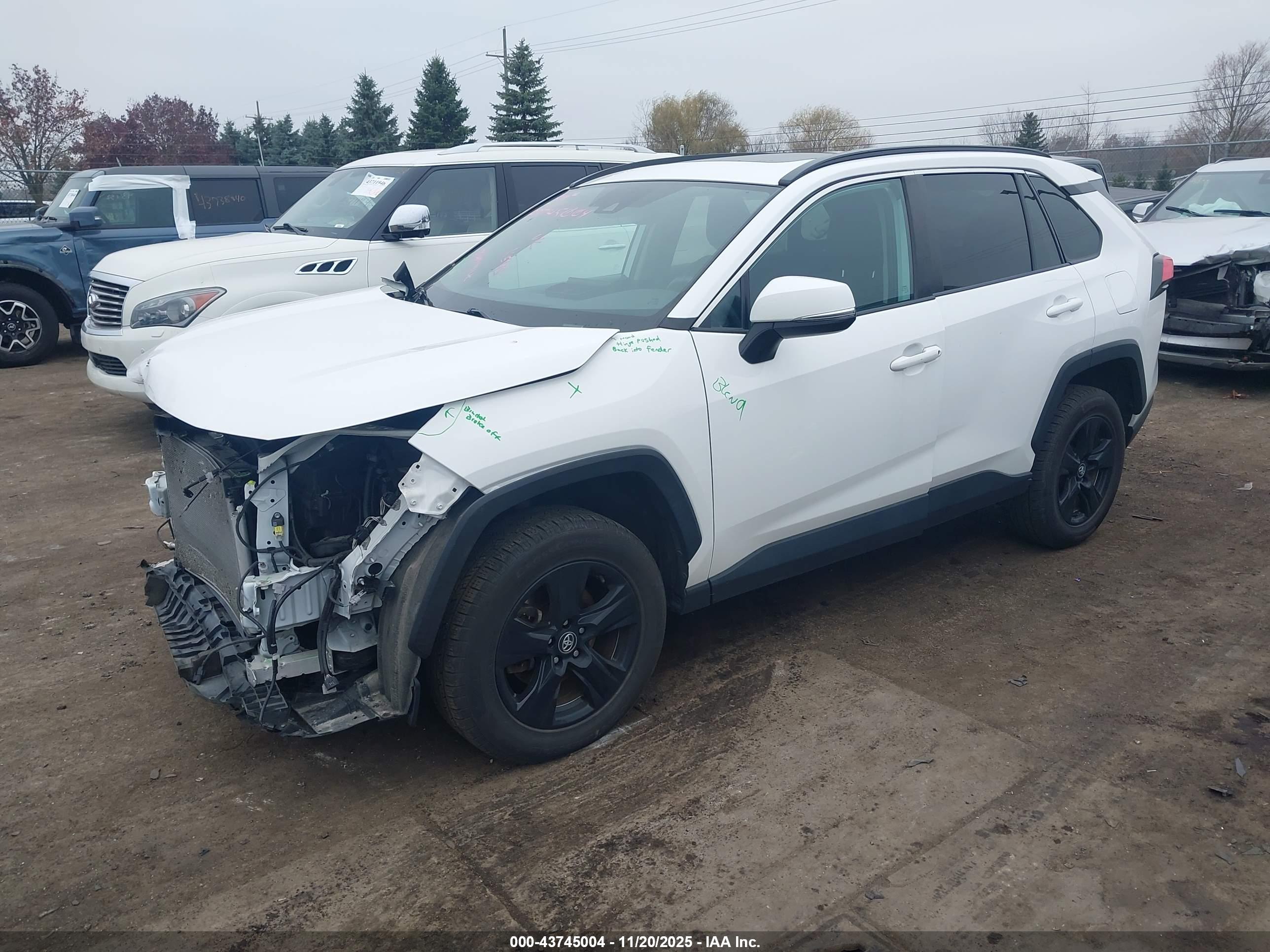 TOYOTA RAV4 image 2