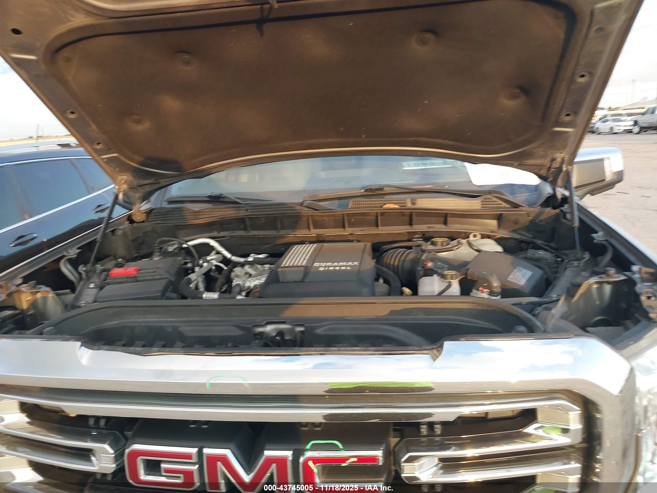 GMC SIERRA image 10