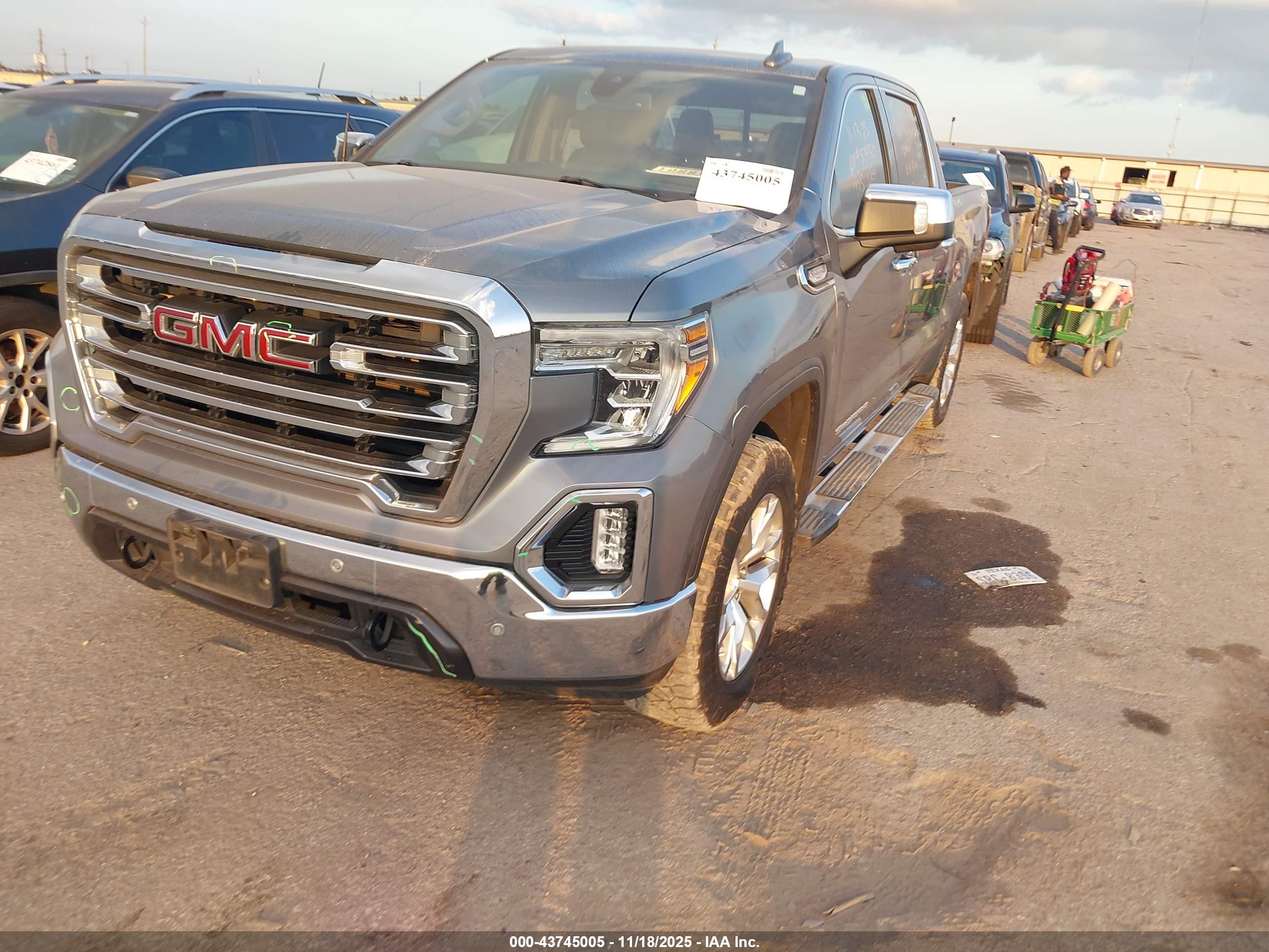 GMC SIERRA image 2