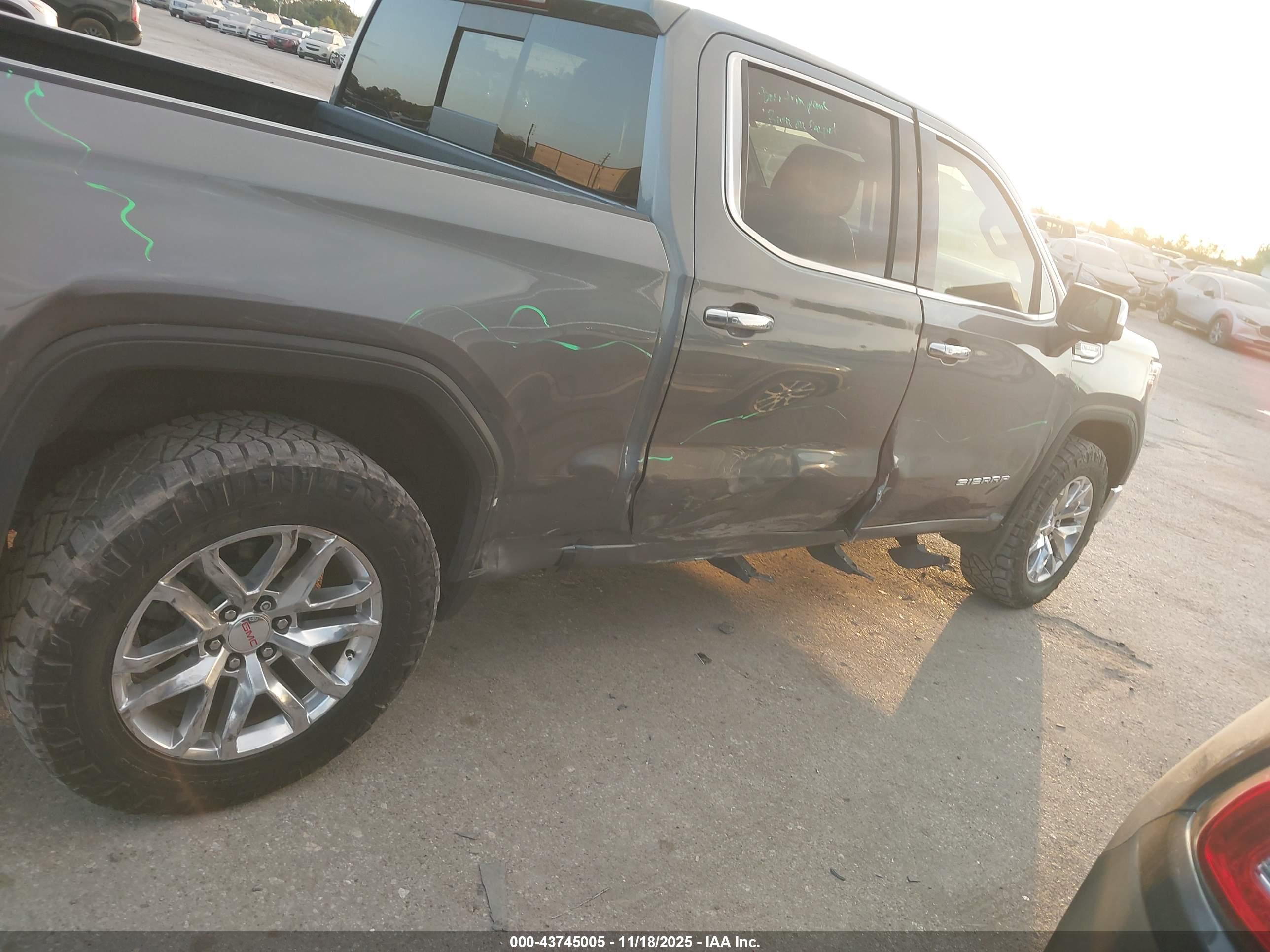 GMC SIERRA image 6