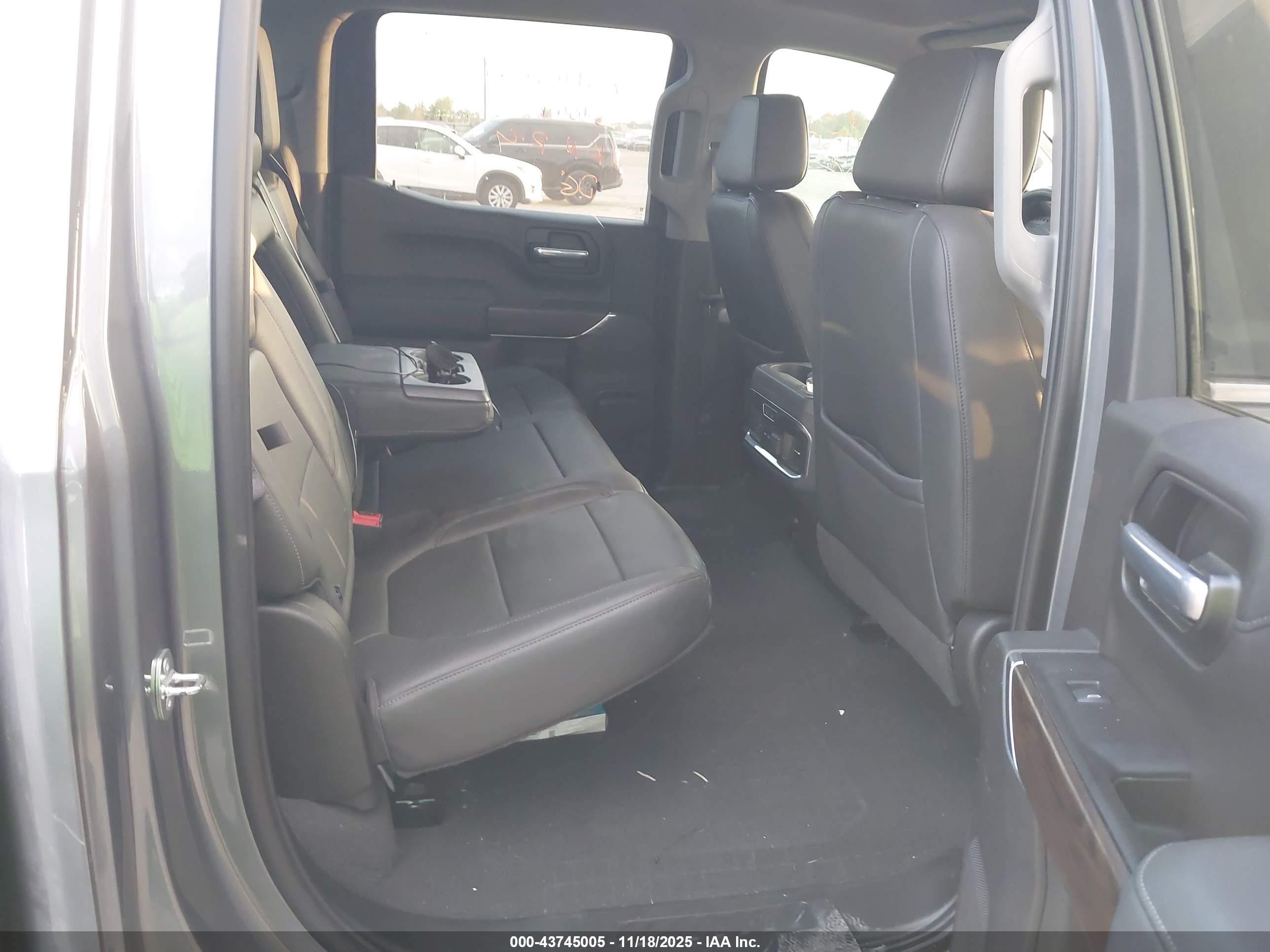 GMC SIERRA image 8