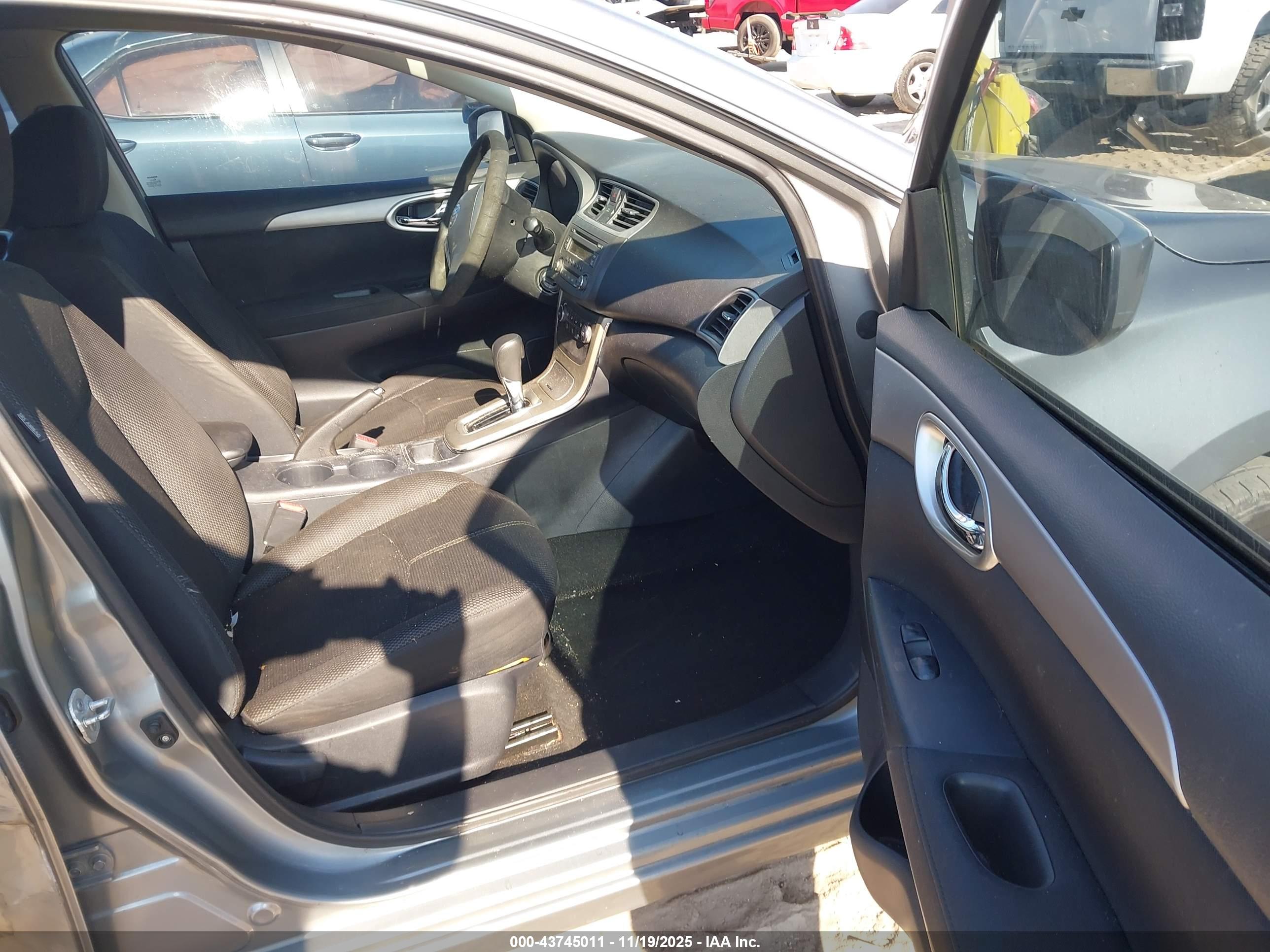 NISSAN SENTRA image 5