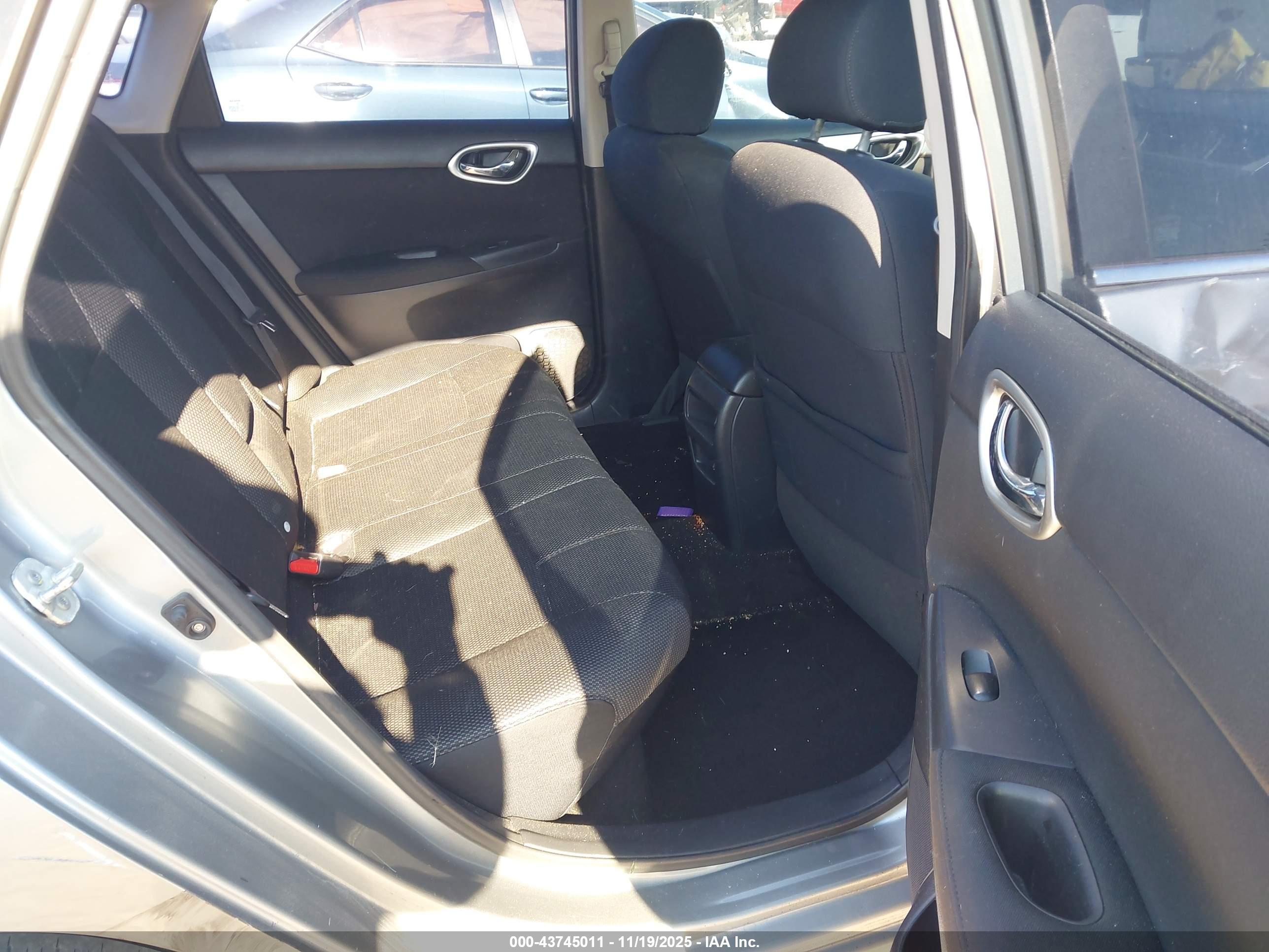 NISSAN SENTRA image 8
