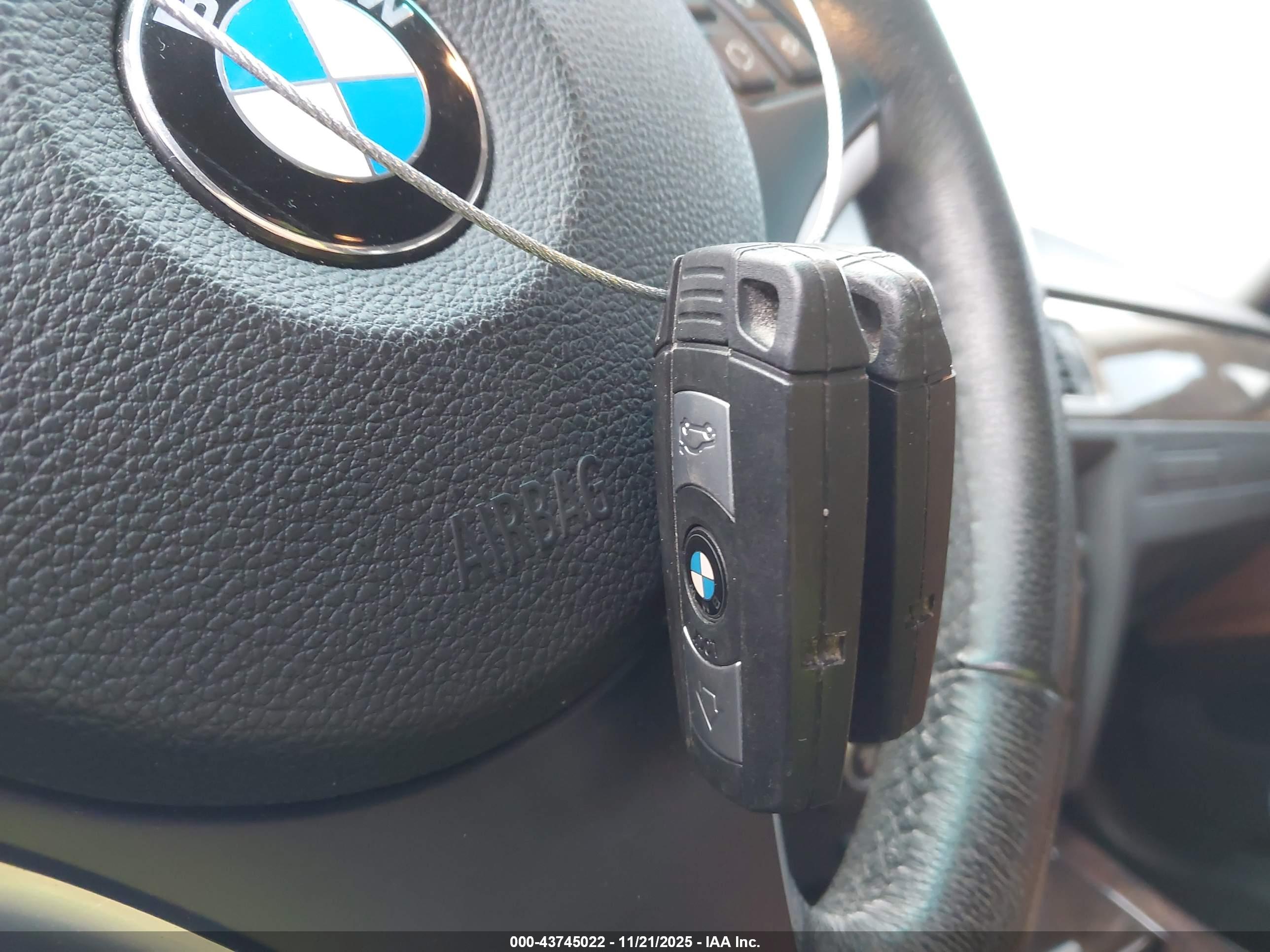 BMW 328XI image 11