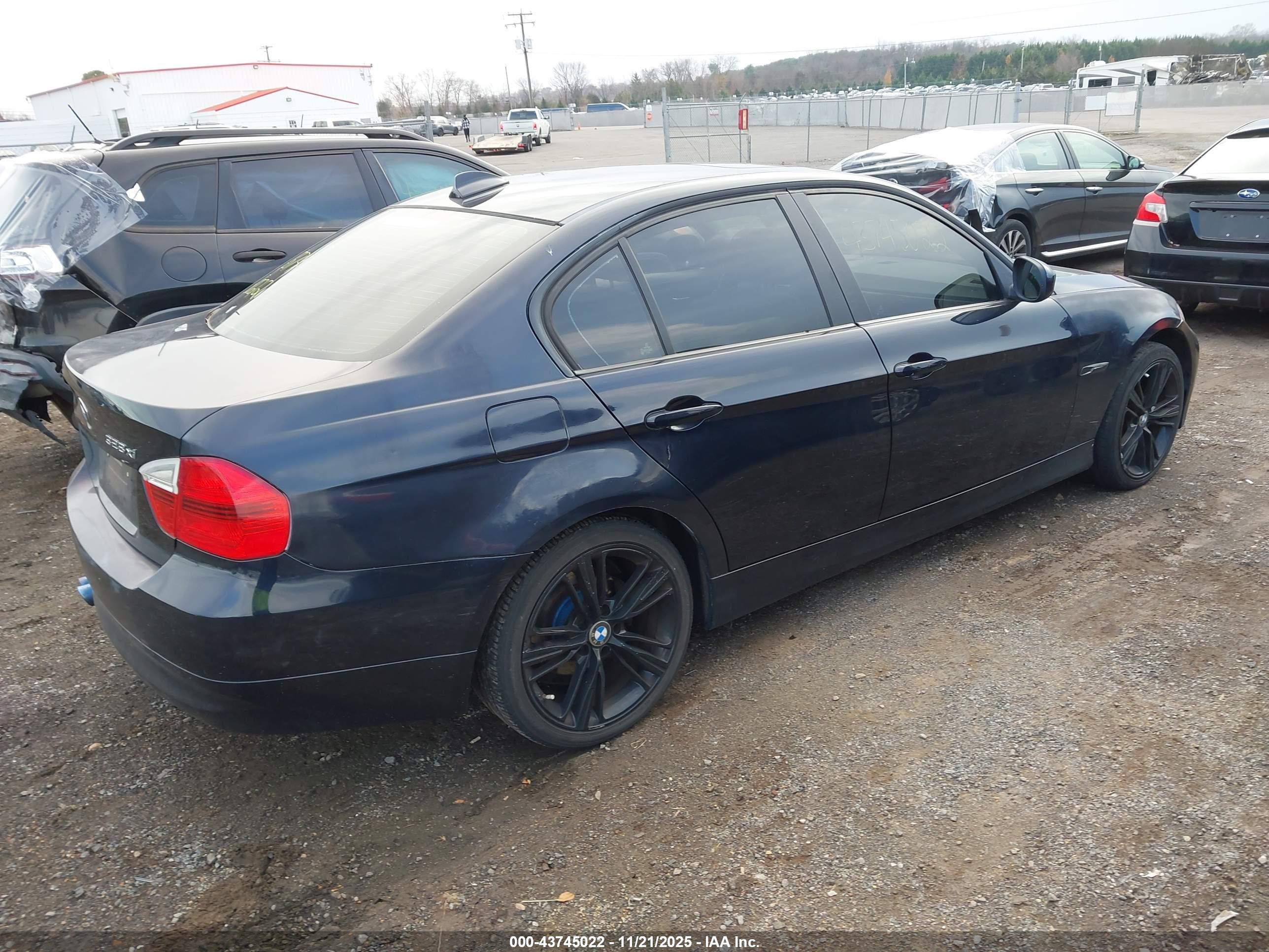 BMW 328XI image 4
