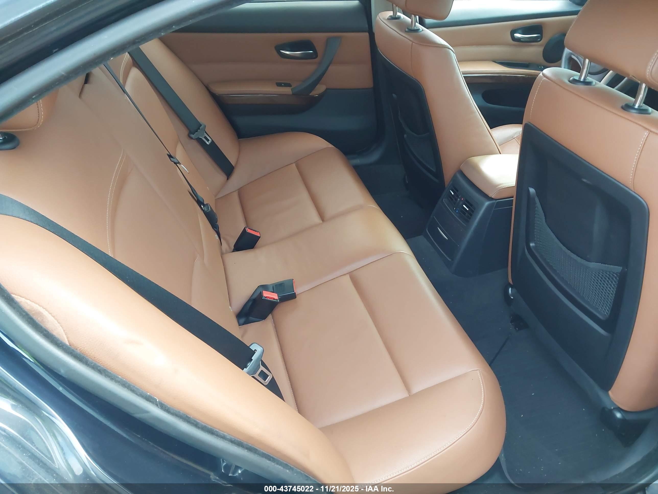 BMW 328XI image 8