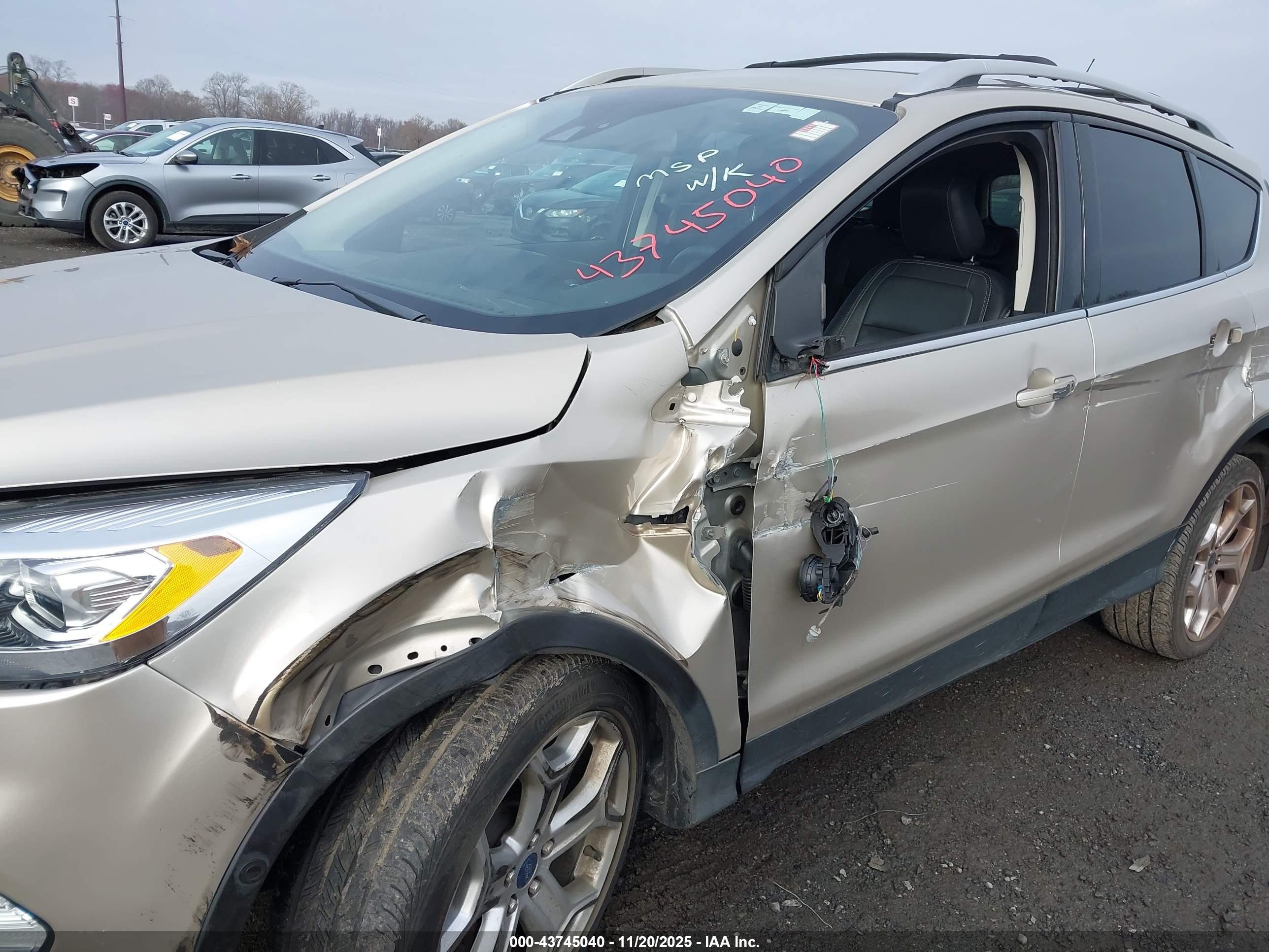 FORD ESCAPE image 6