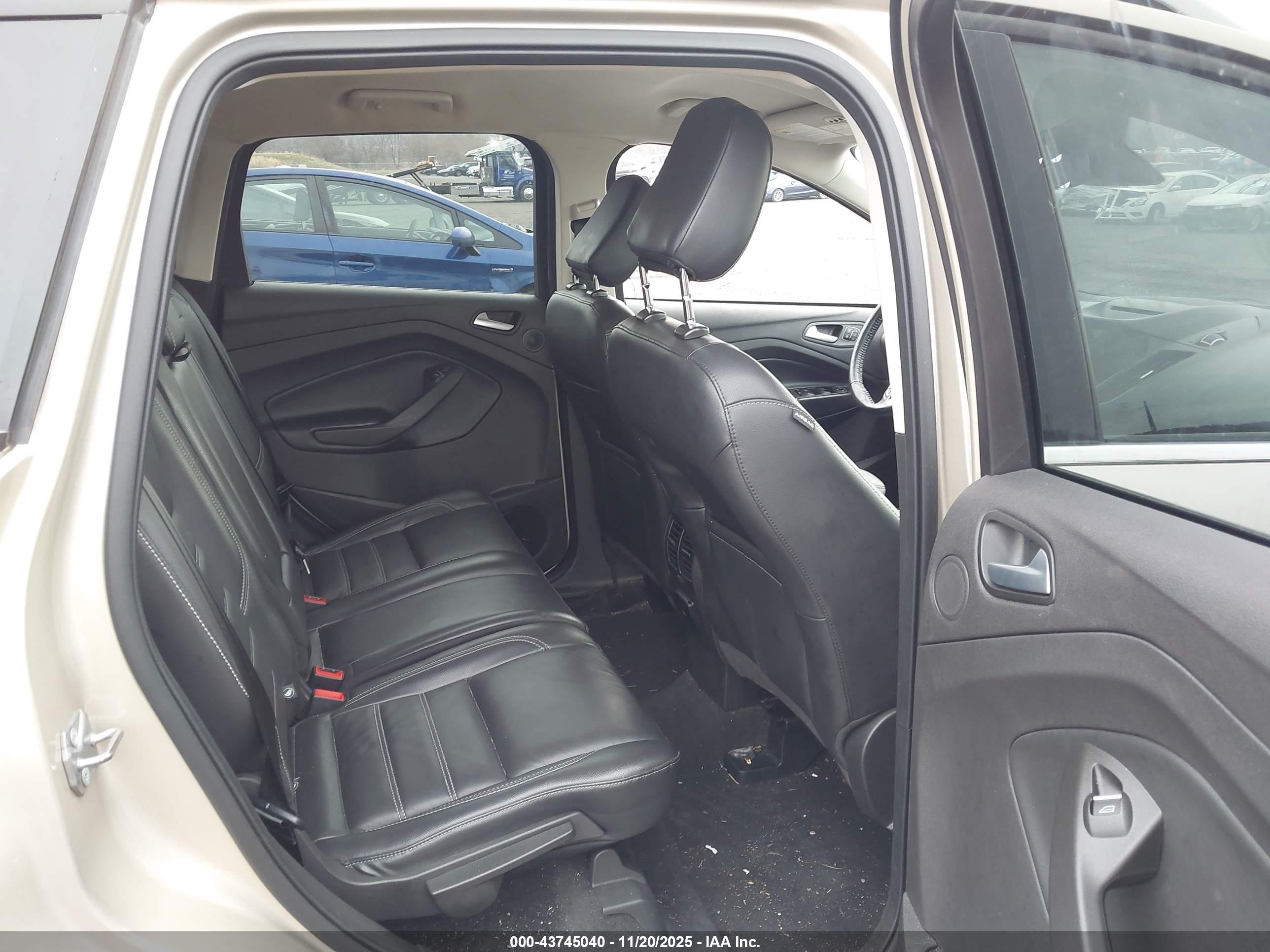 FORD ESCAPE image 8