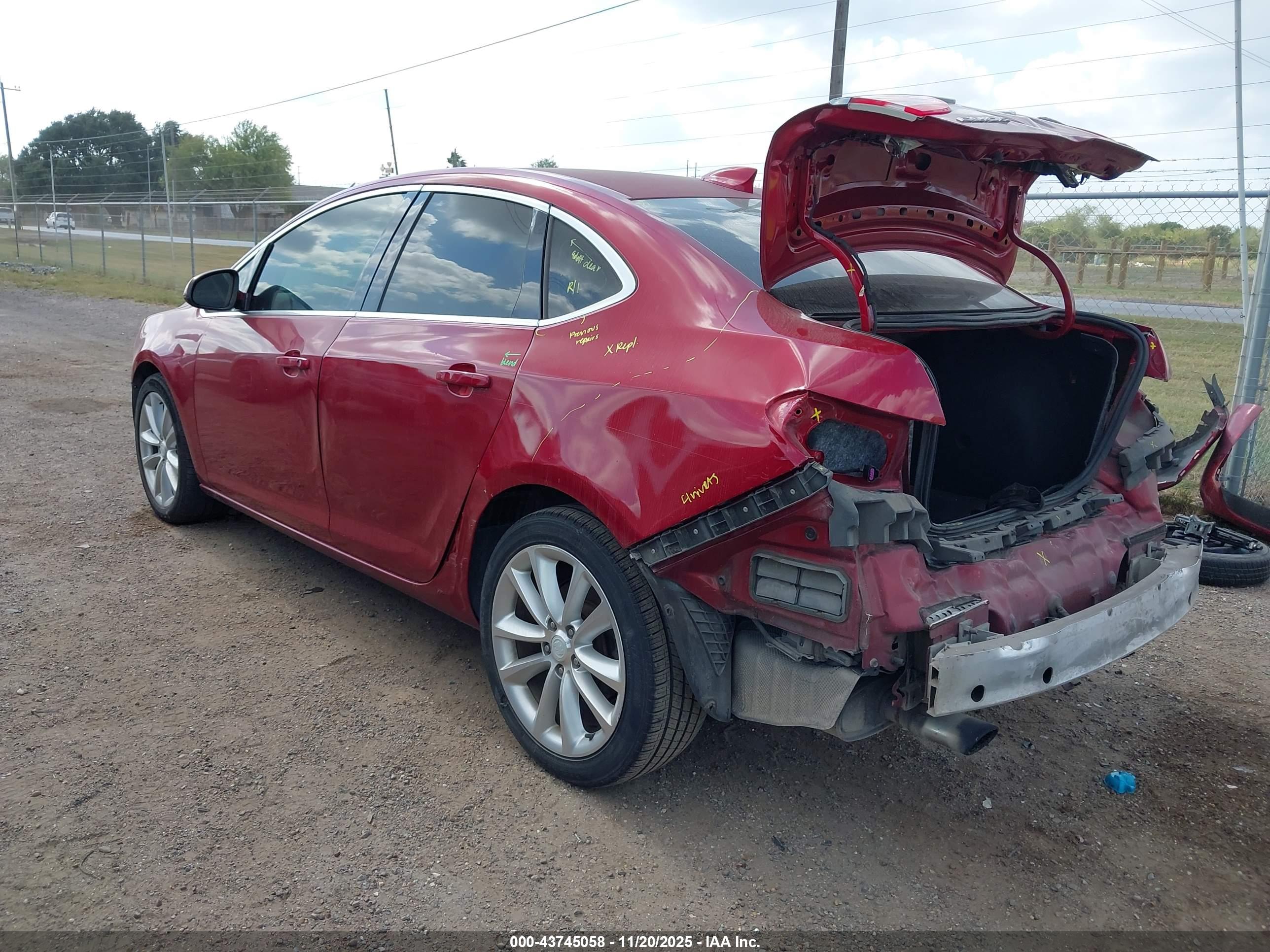 BUICK VERANO image 3
