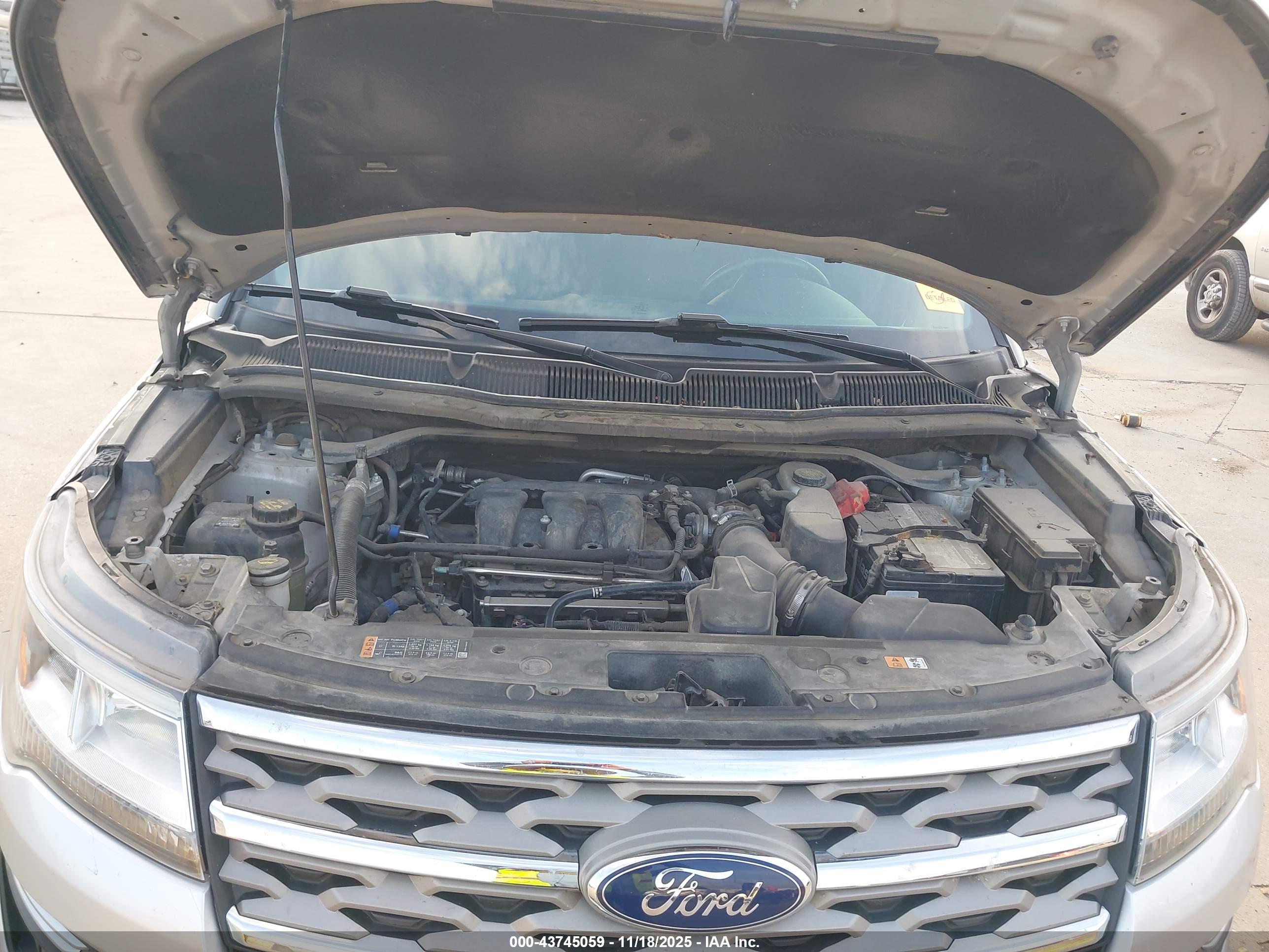 FORD EXPLORER image 10