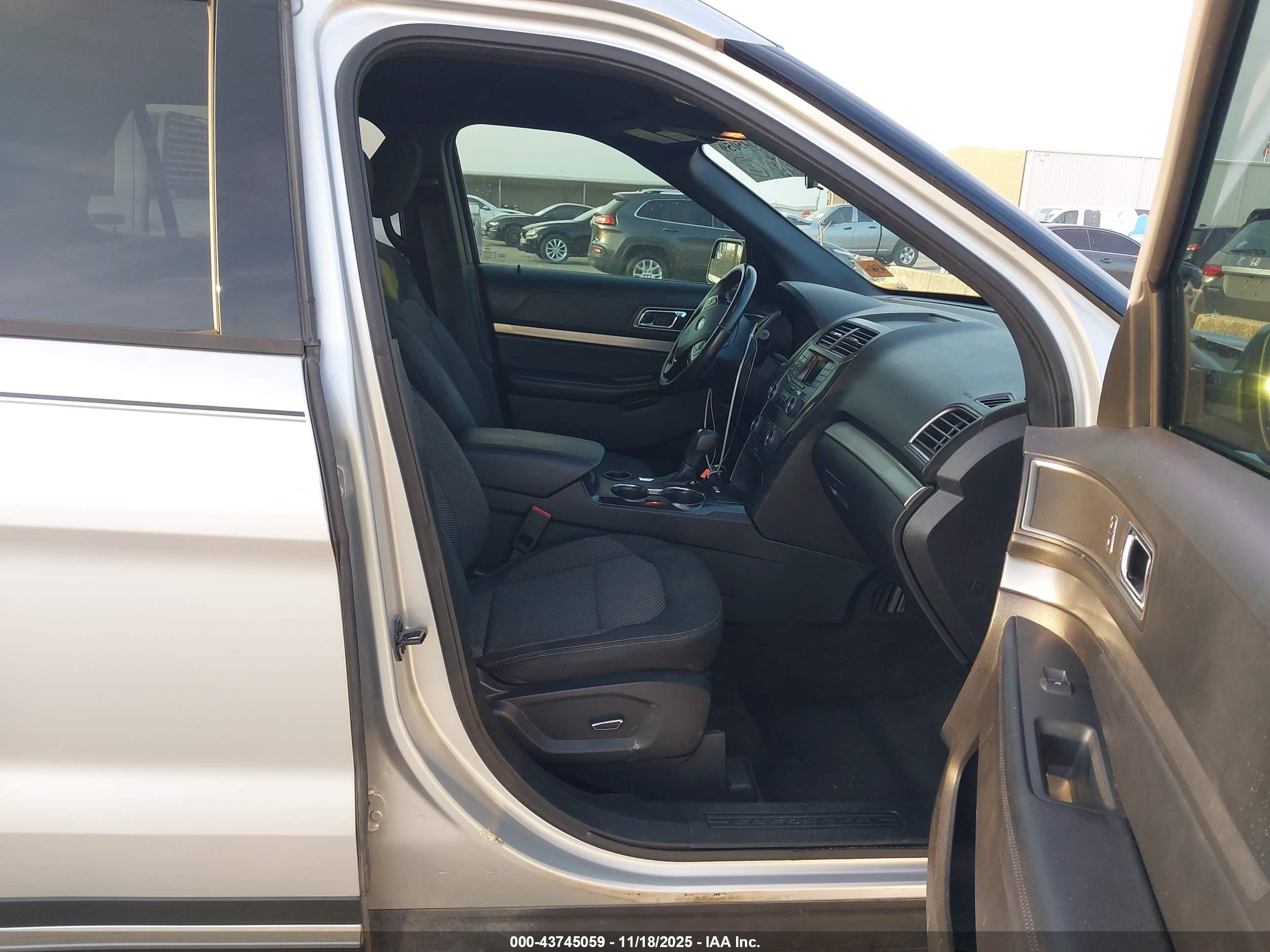 FORD EXPLORER image 5